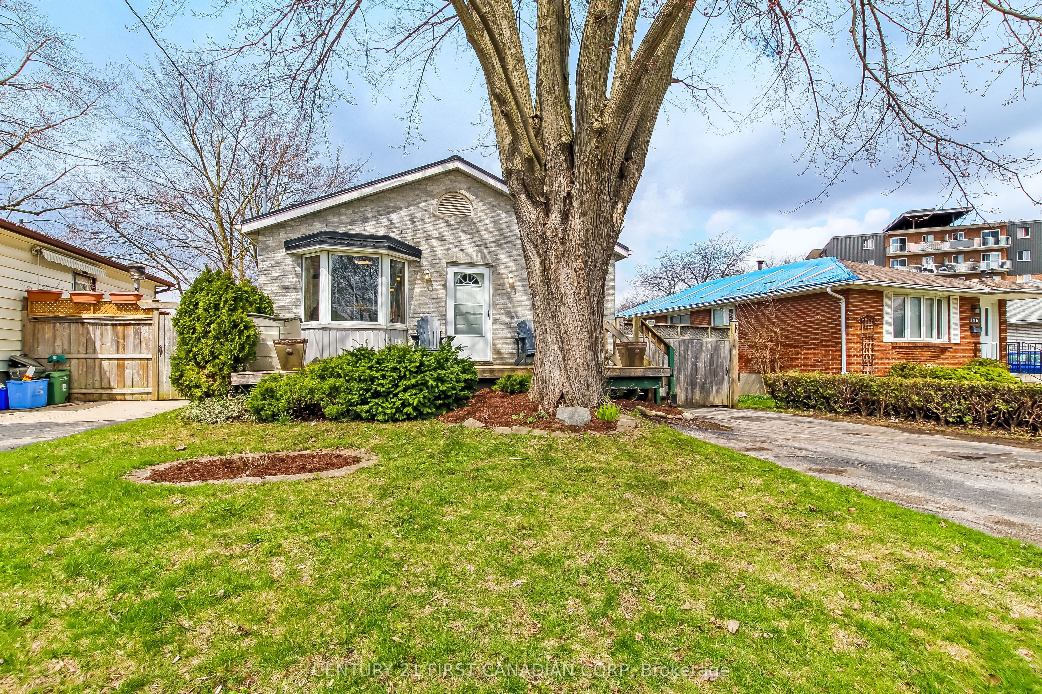 114 Connaught Avenue, London East, On N5y 3a6