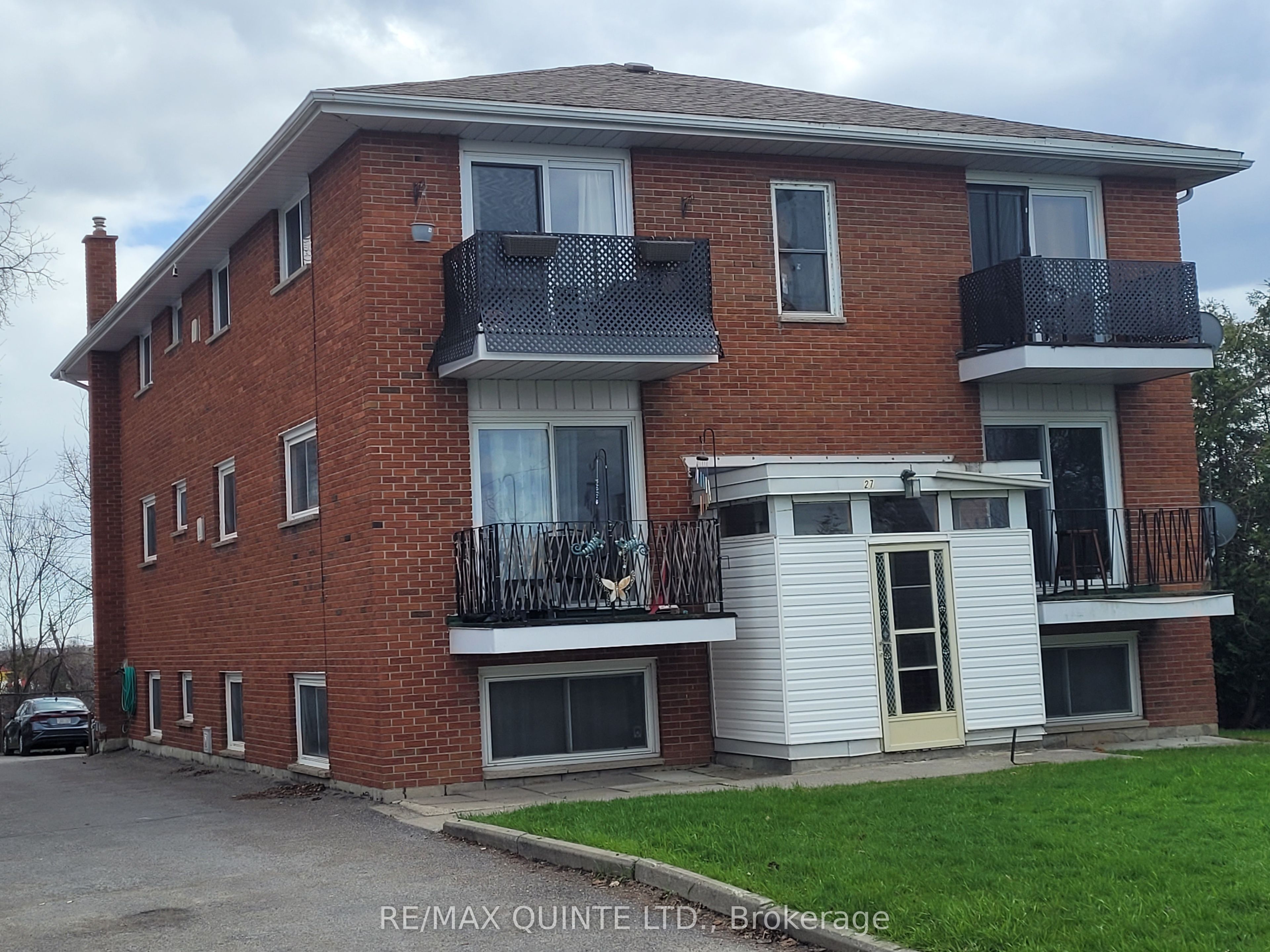 27 King George Square, Belleville, On K8p 2a6
