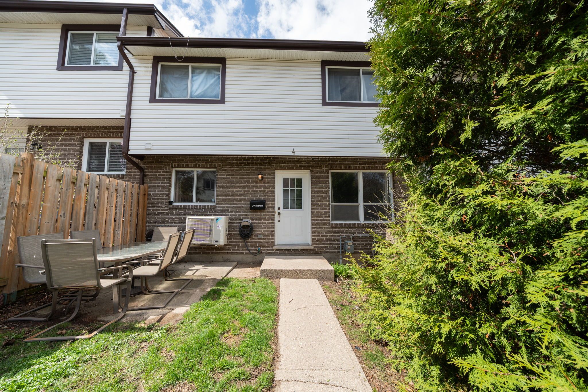 391 Pioneer Drive 4, Kitchener, On N2p 1l8