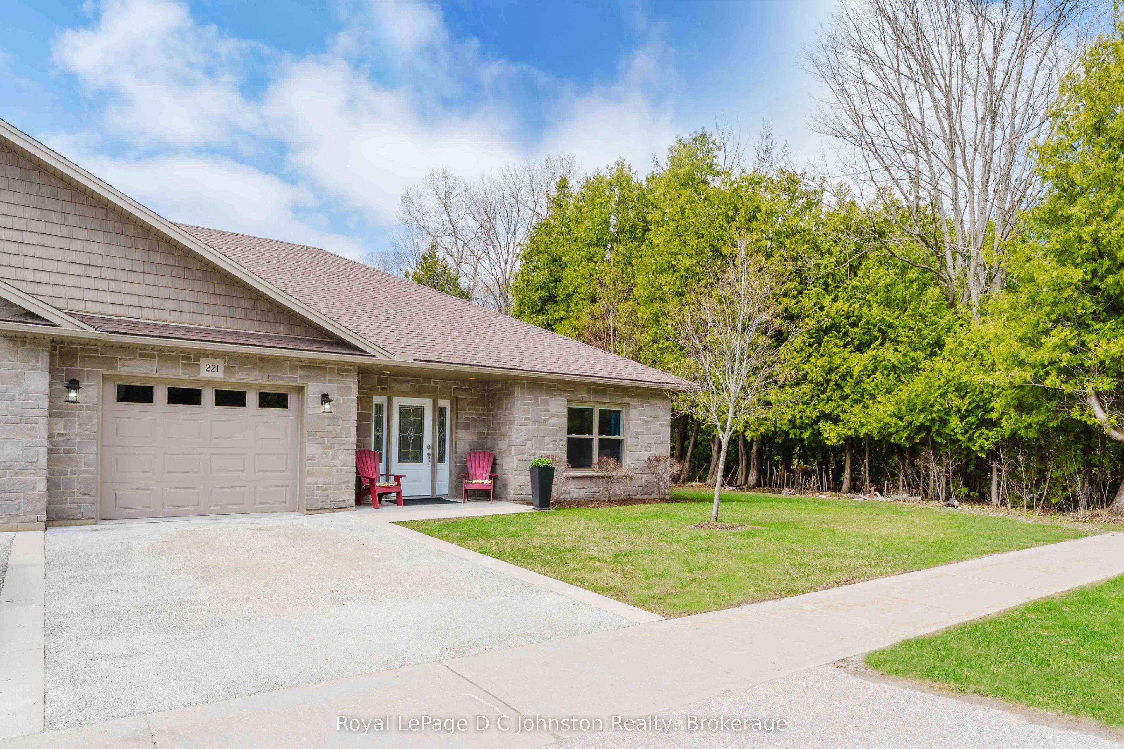 221 Grenville Street S, Saugeen Shores, On N0h 2l0