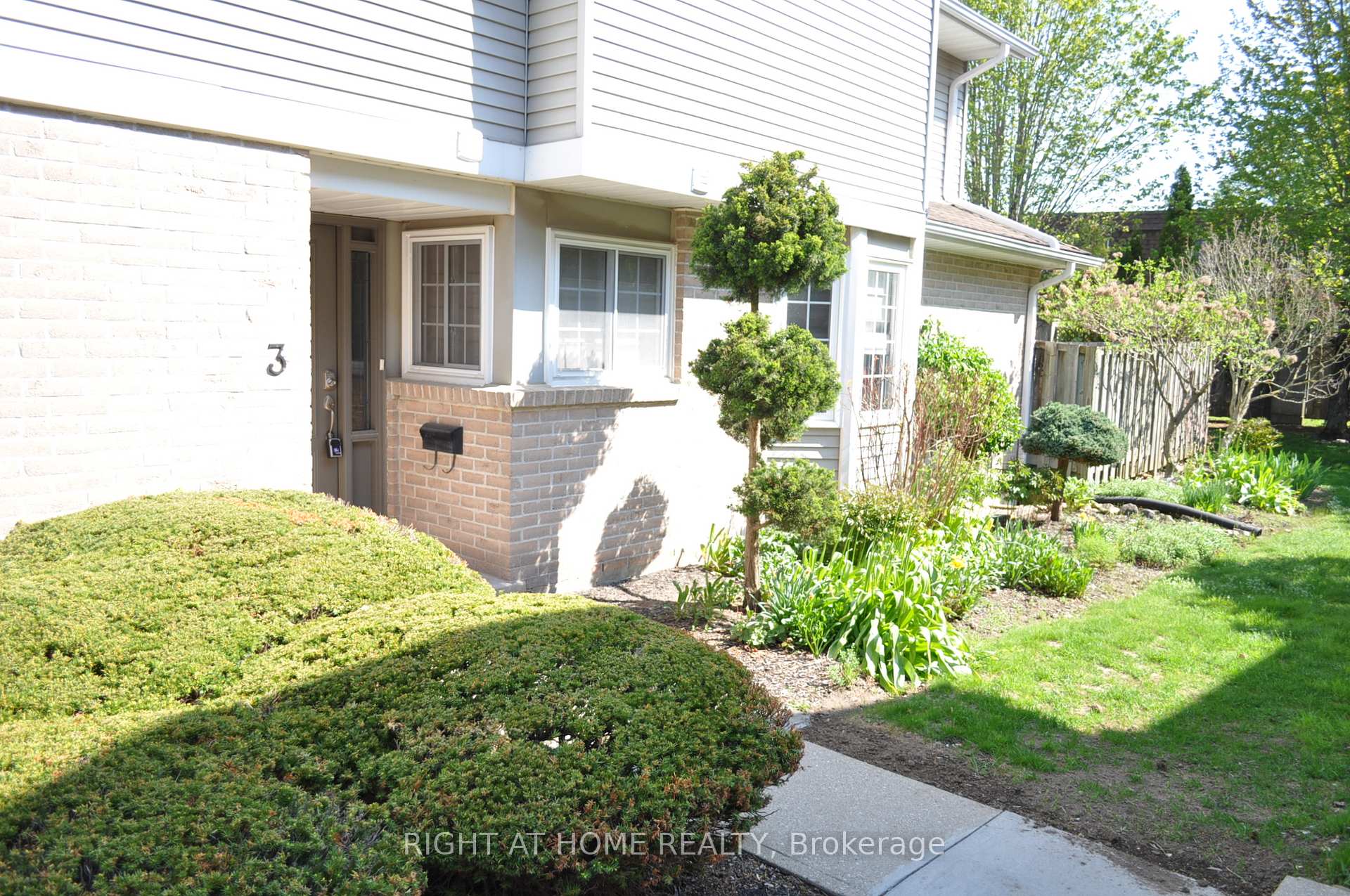 104 Woodlawn Road E 3, Guelph, On N1e 1b7