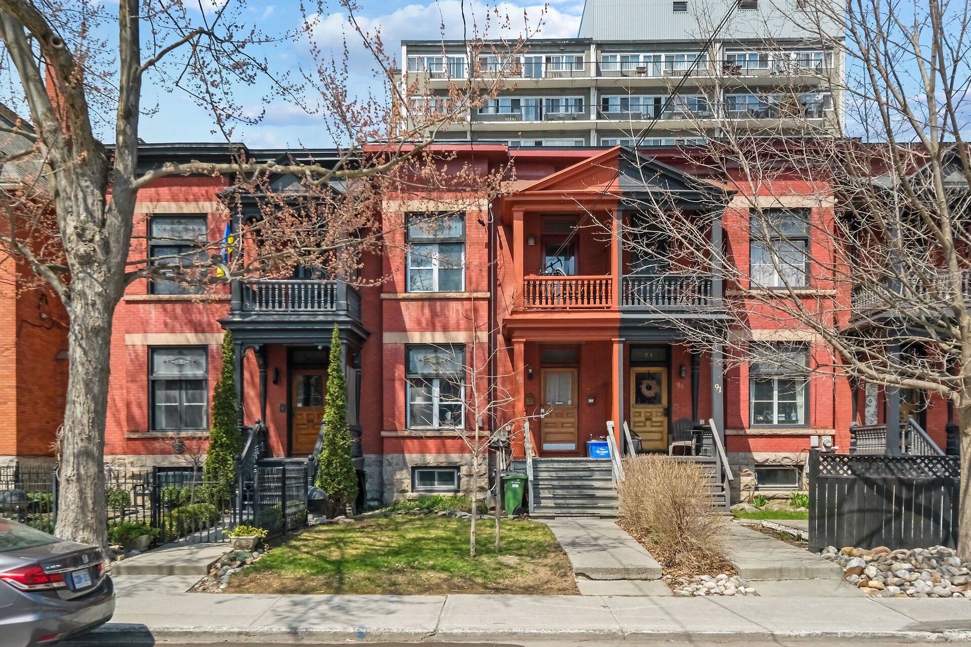 93 Gilmour Street, Ottawa Centre, On K2p 0n5