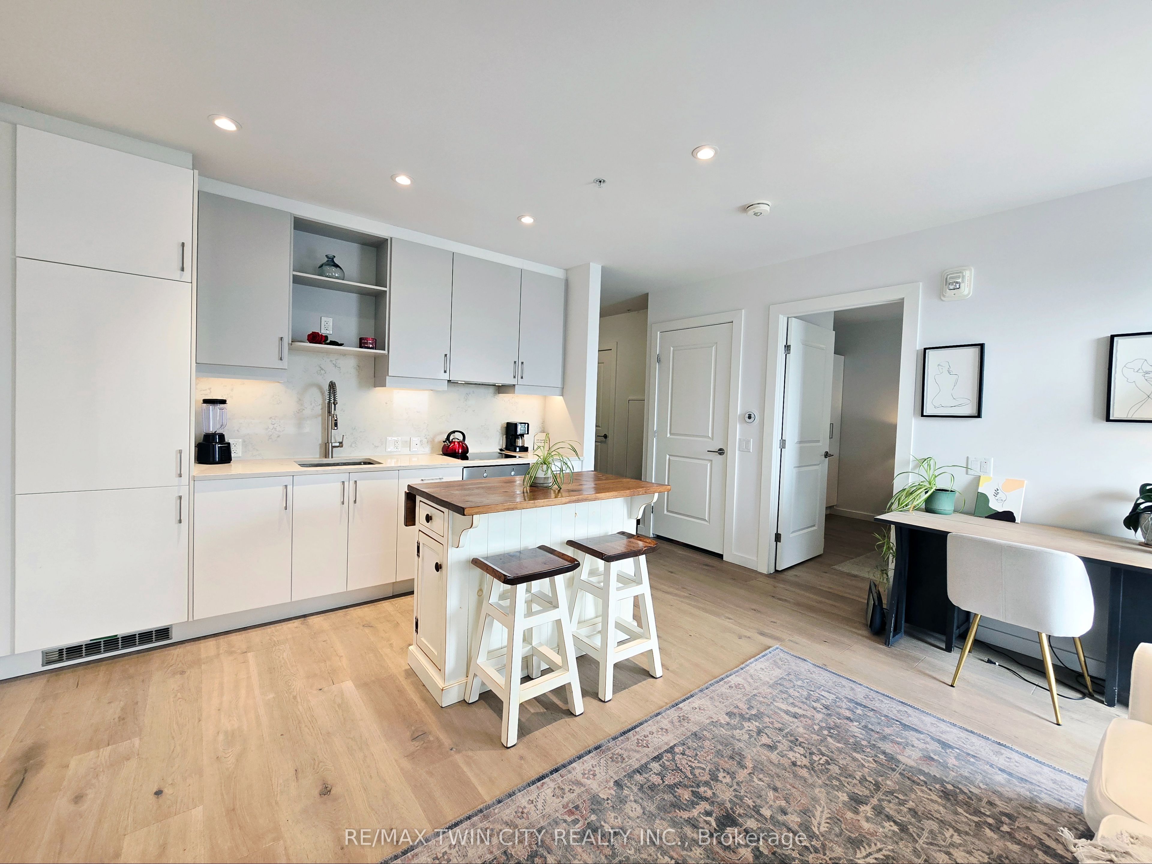 181 King Street S 1812, Waterloo, On N2j 0e7