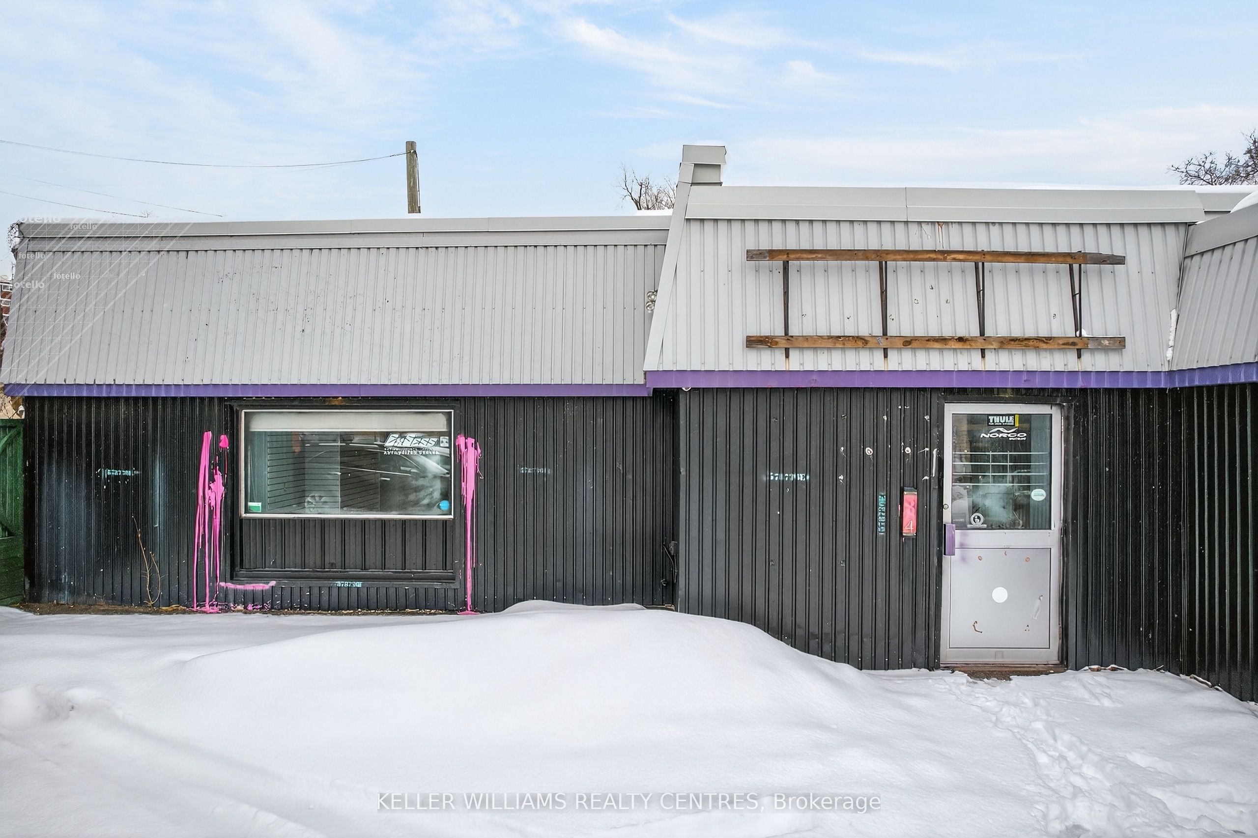 384 Queen Street, Peterborough, On K9h 3j6