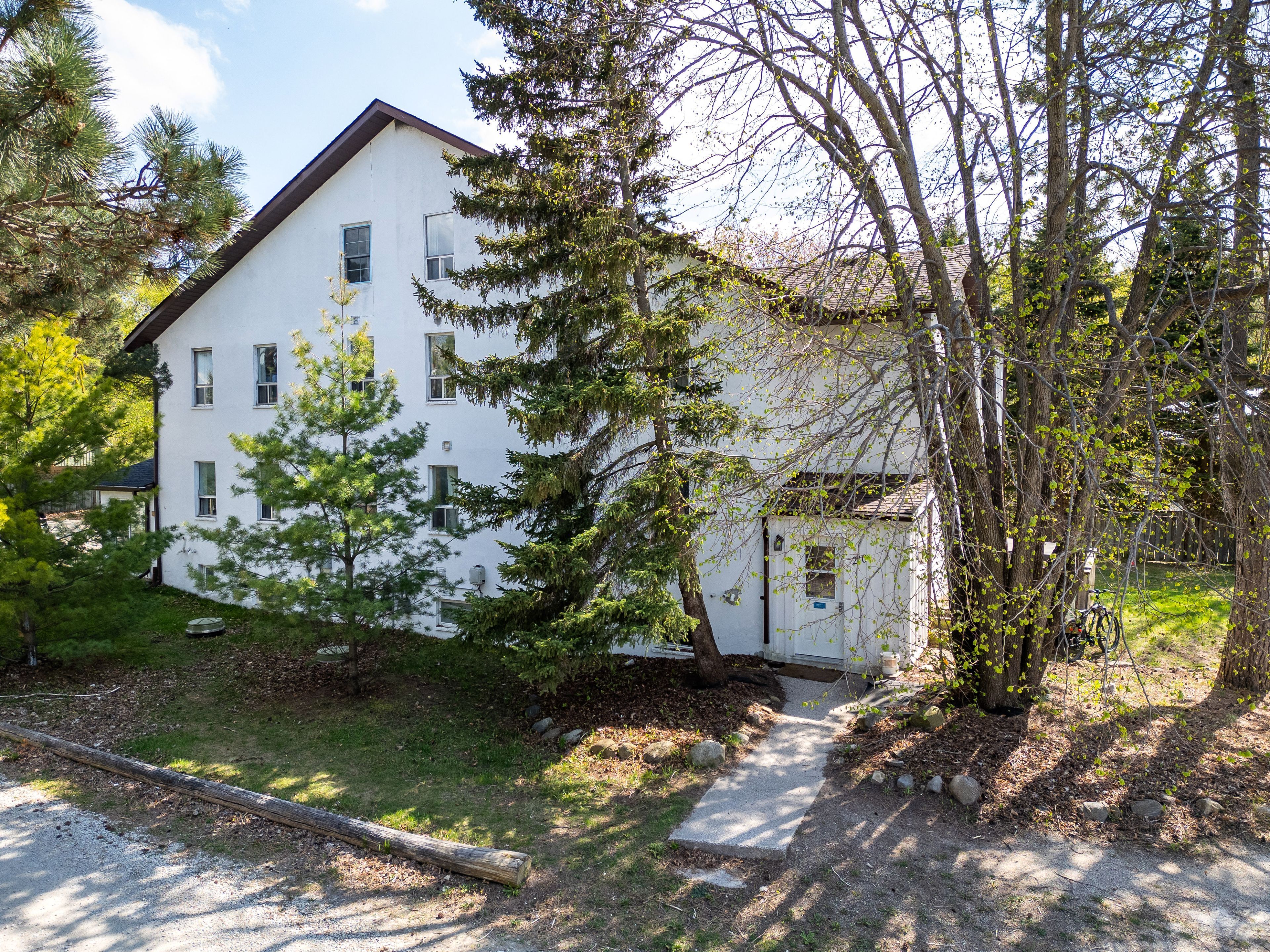210 Arlberg Crescent, Blue Mountains, On L9y 0m1