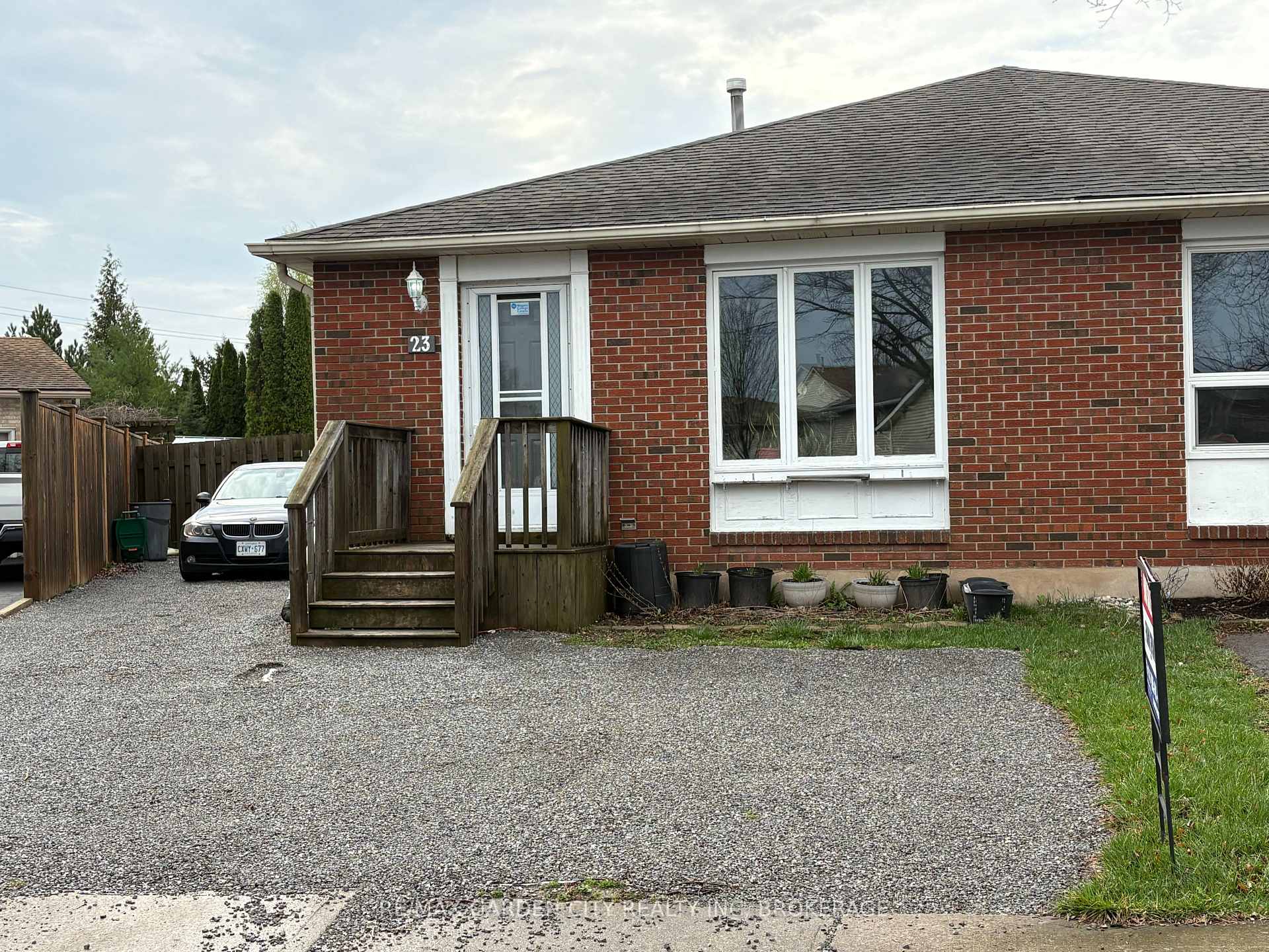 23 Poplar Crescent, Welland, On L3c 6w5