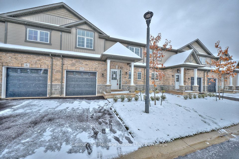 397 Garrison Road 7, Fort Erie, On L2a 1n1