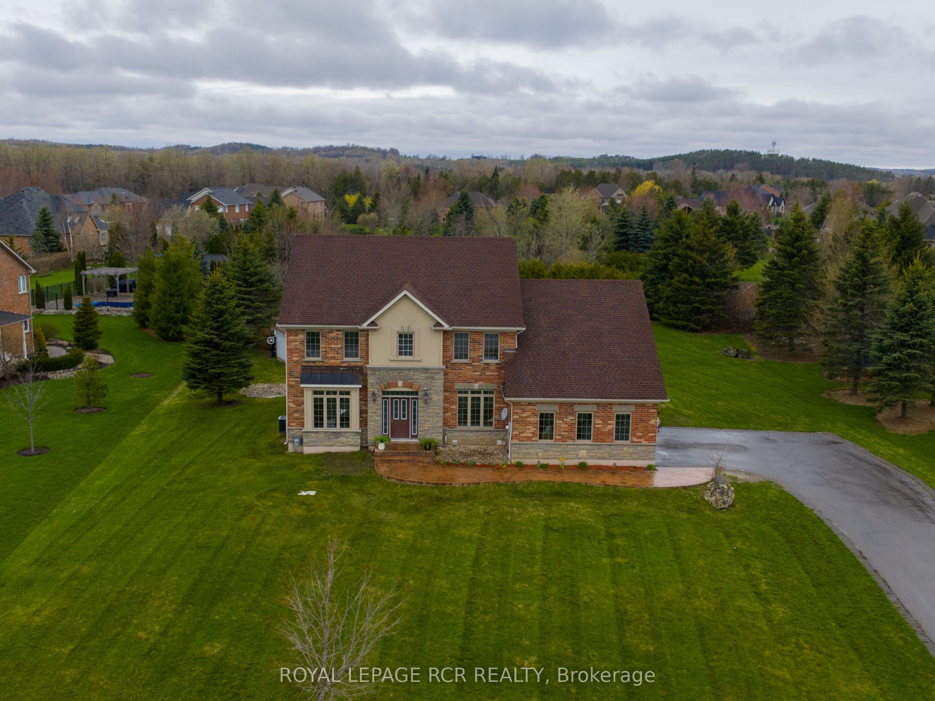 18 Leenders Lane, Erin, On N0b 1t0