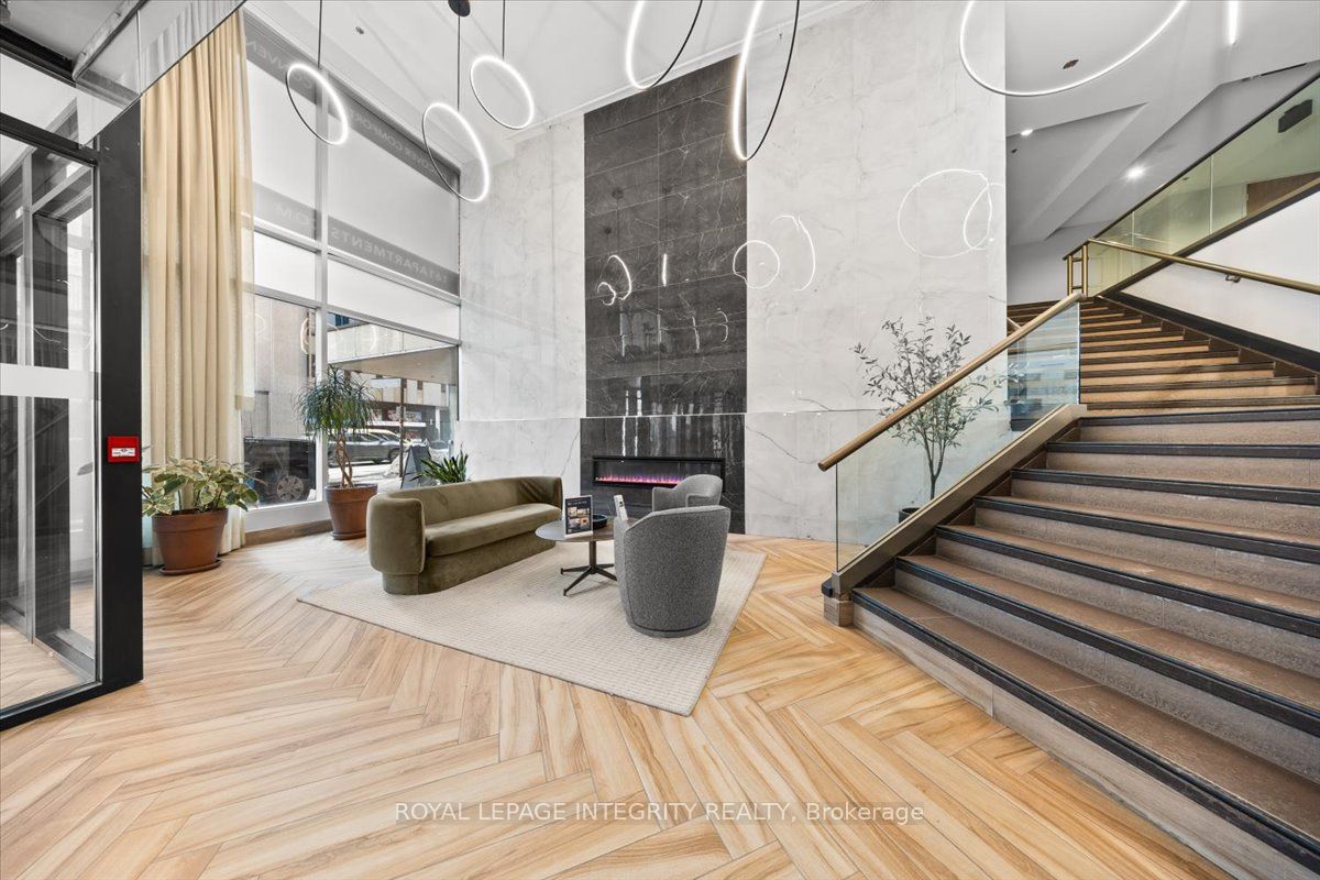 161 Laurier Avenue W 909, Ottawa Centre, On K1p 5j2