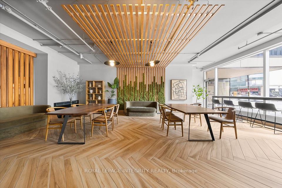 161 Laurier Avenue W 1404, Ottawa Centre, On K1p 5j2