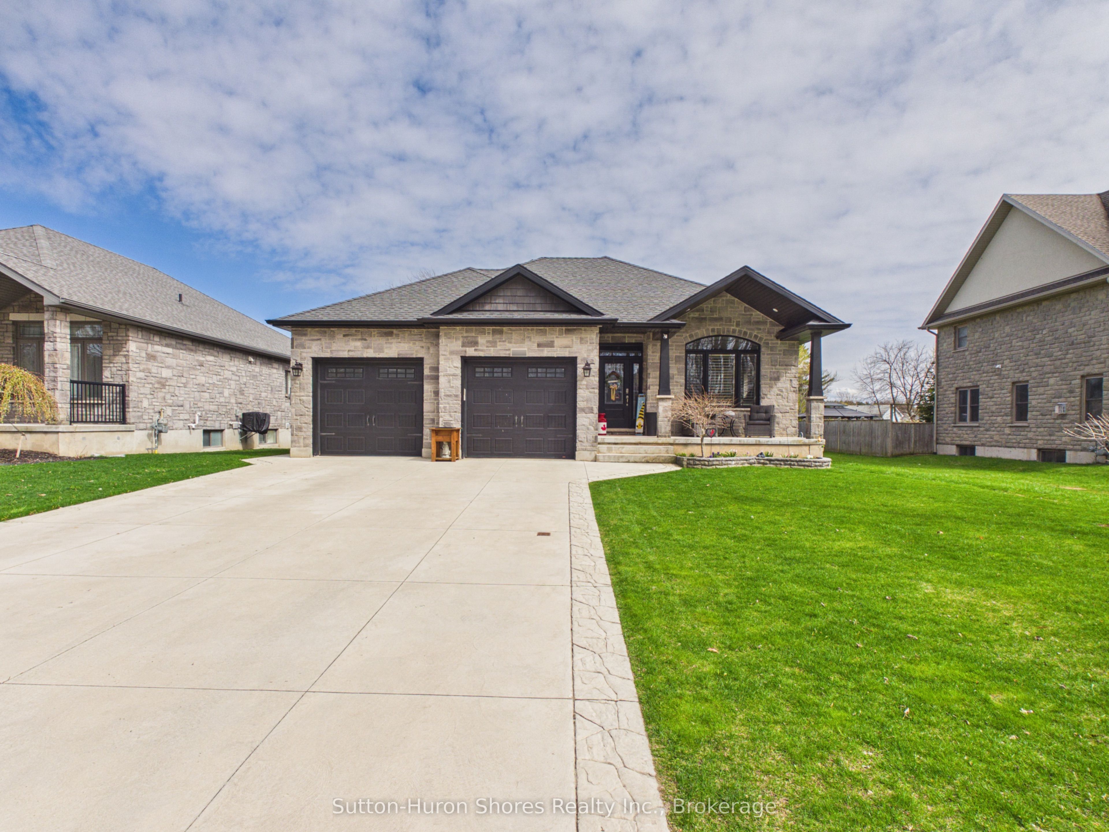 345 Ray Street, Saugeen Shores, On N0h 2c1