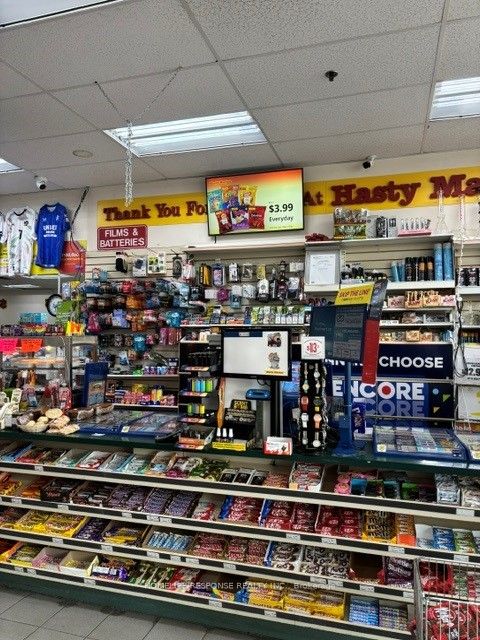 210 Mohawk Road E, Hamilton, On L9a 2h6