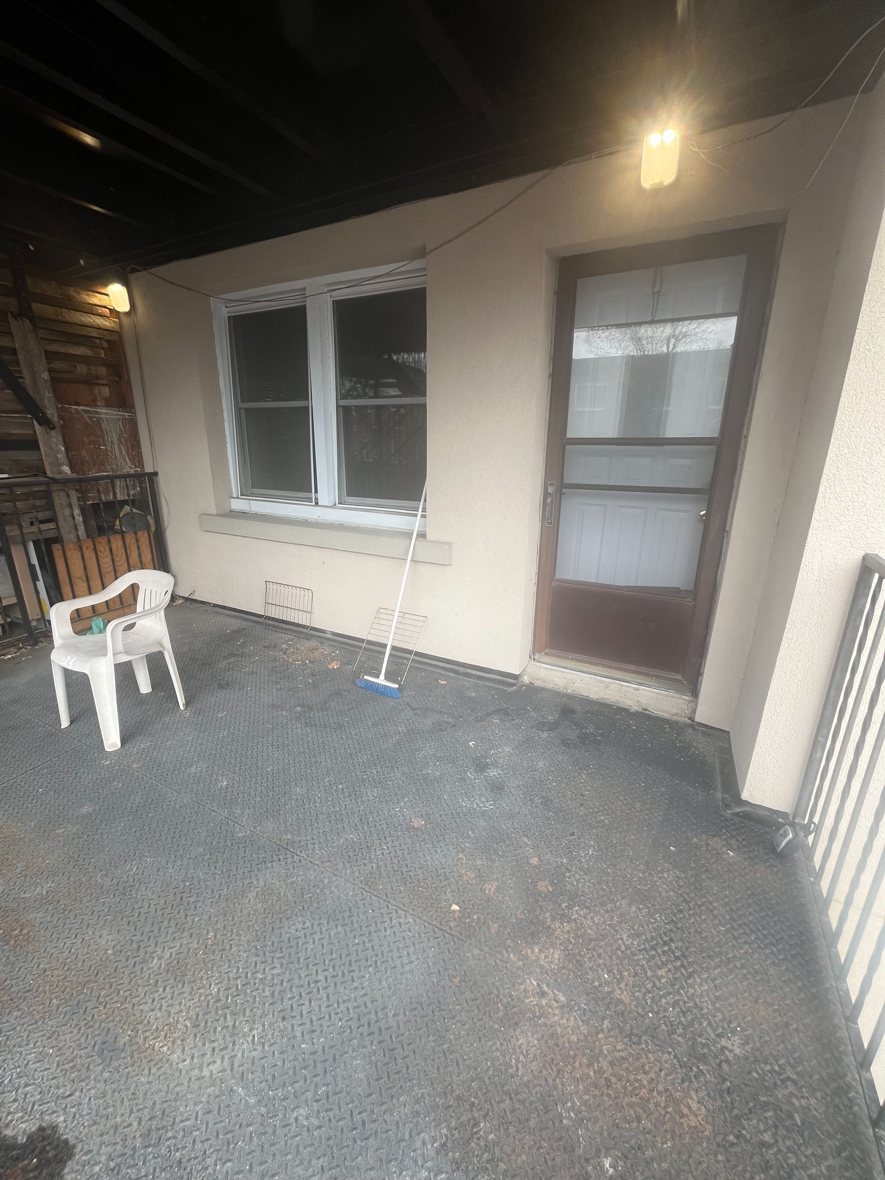 384 Blake Boulevard 3, Vanier And Kingsview Park, On K1l 6l2