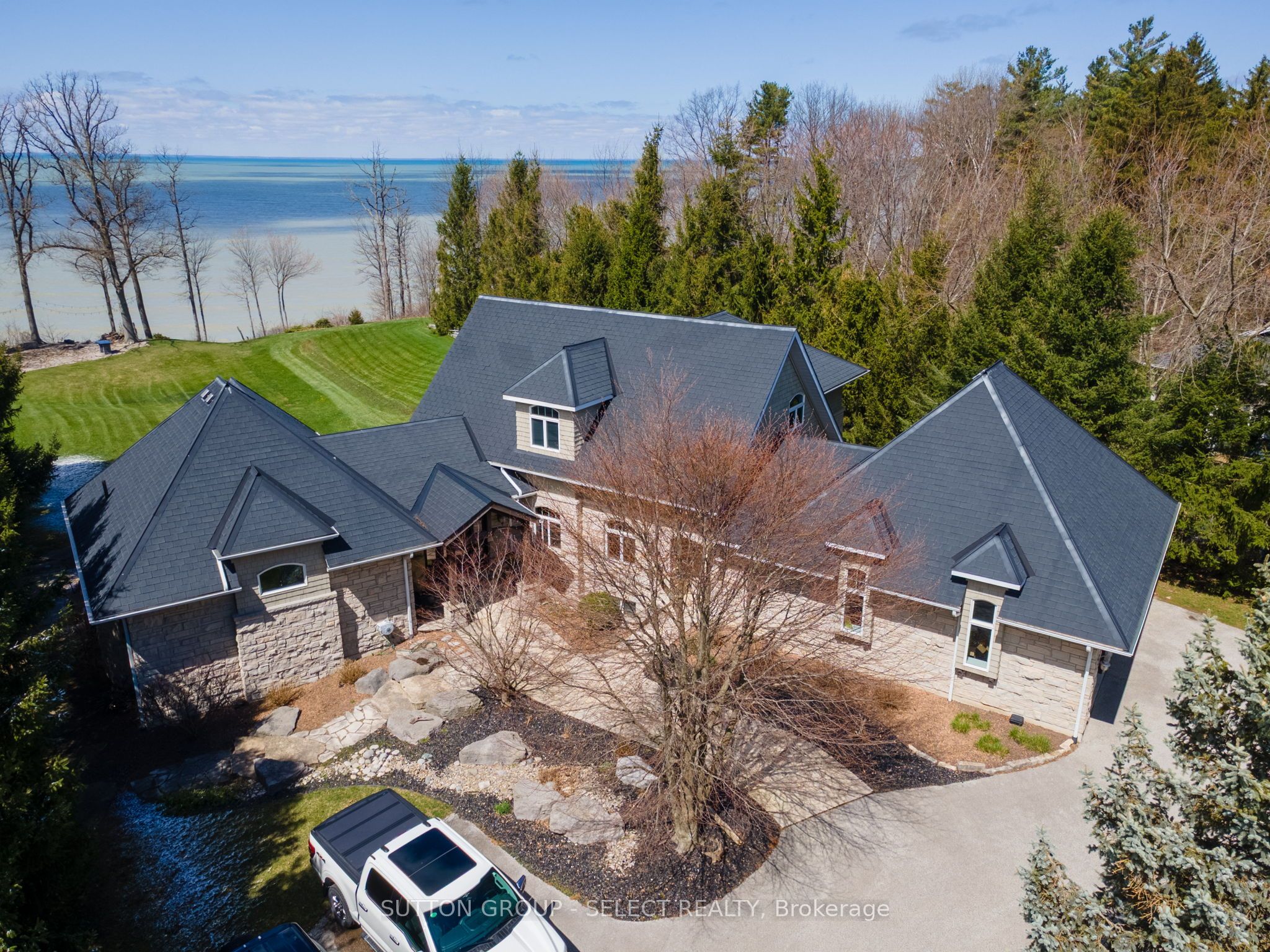 4544 Lakeshore Road, Plympton-Wyoming, On N0n 1j6