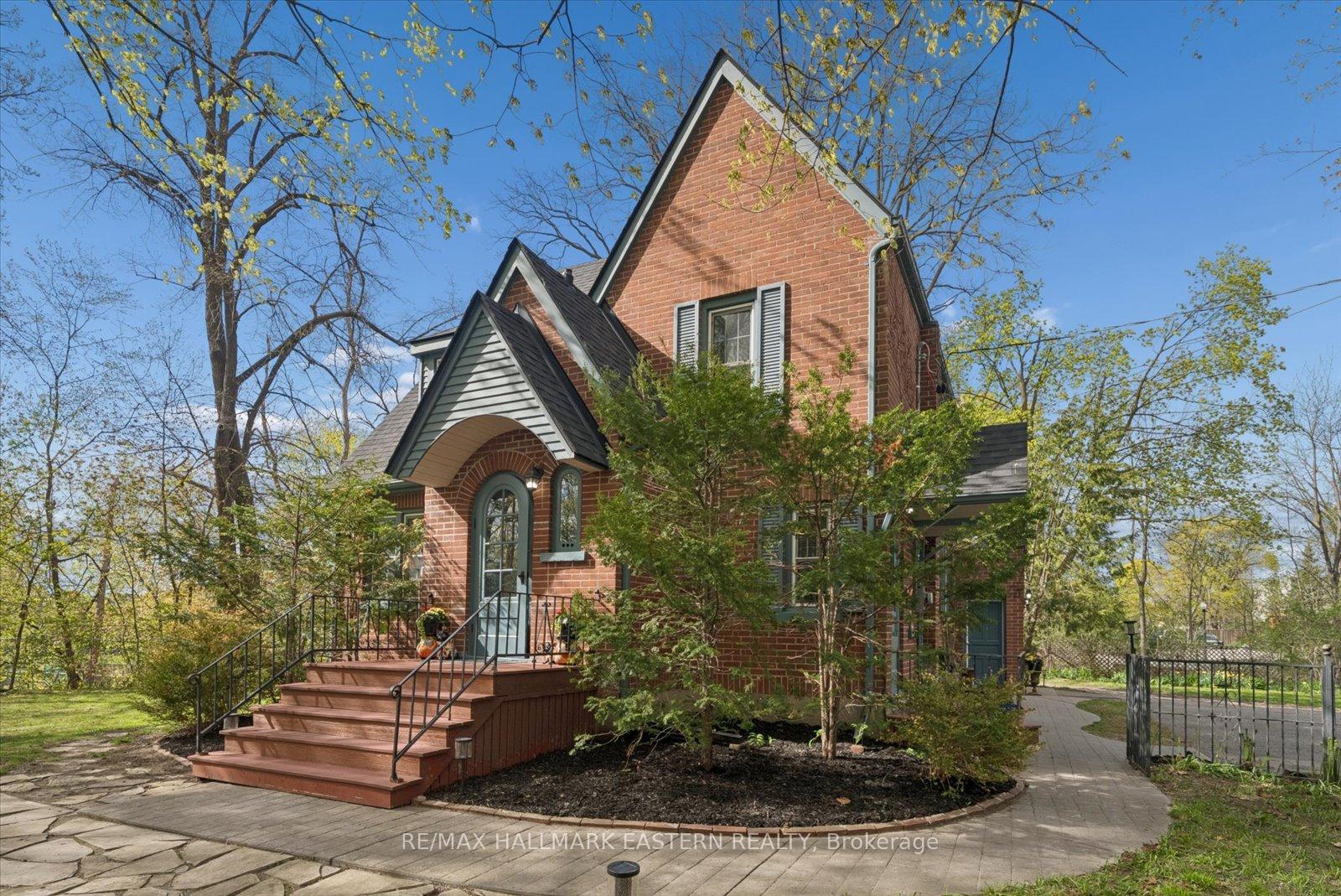 301 Engleburn Avenue, Peterborough, On K9h 1s8