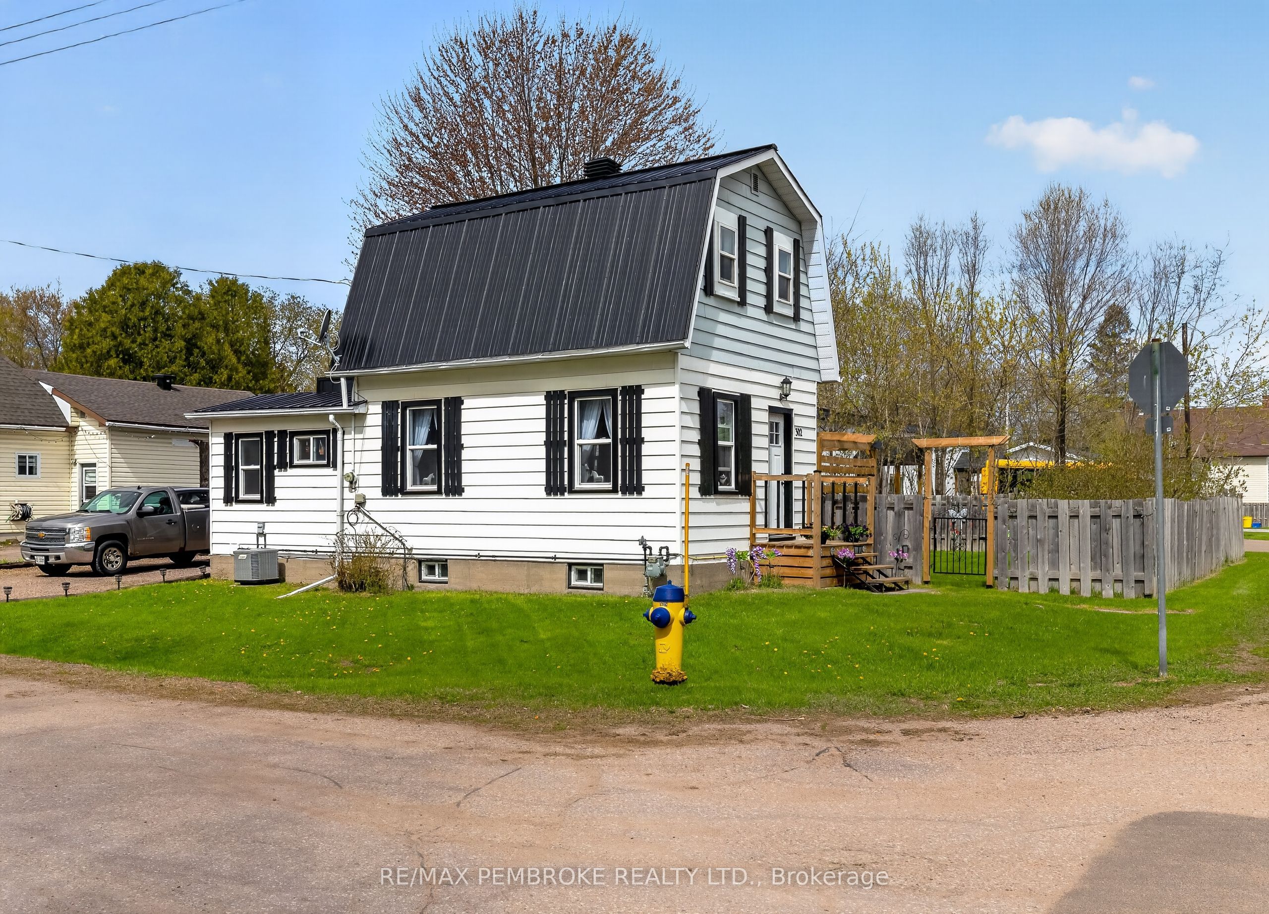302 Willard Street, Pembroke, On K8a 3t7