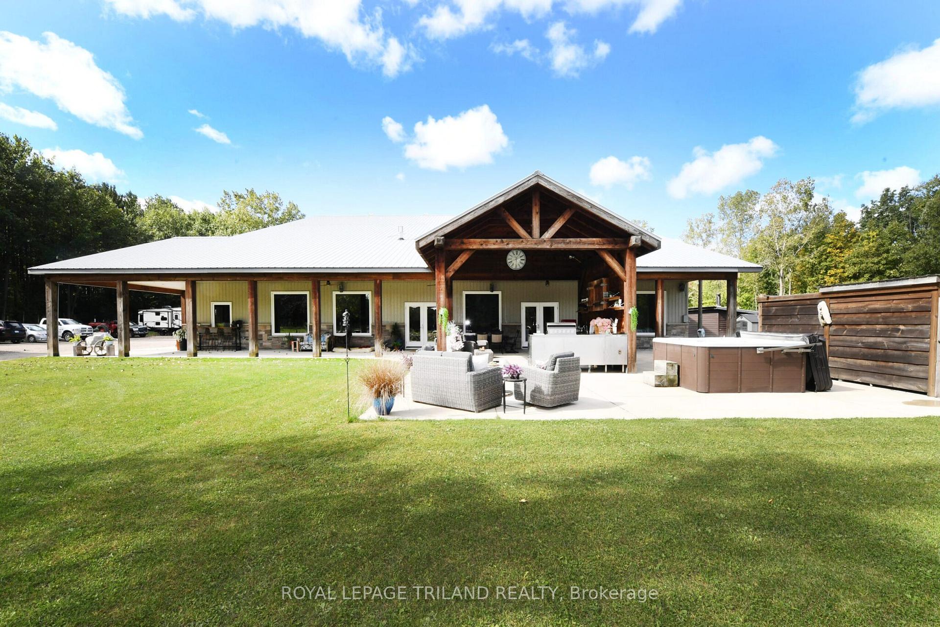 7264 Ridge Road, Lambton Shores, On N0n 1j3
