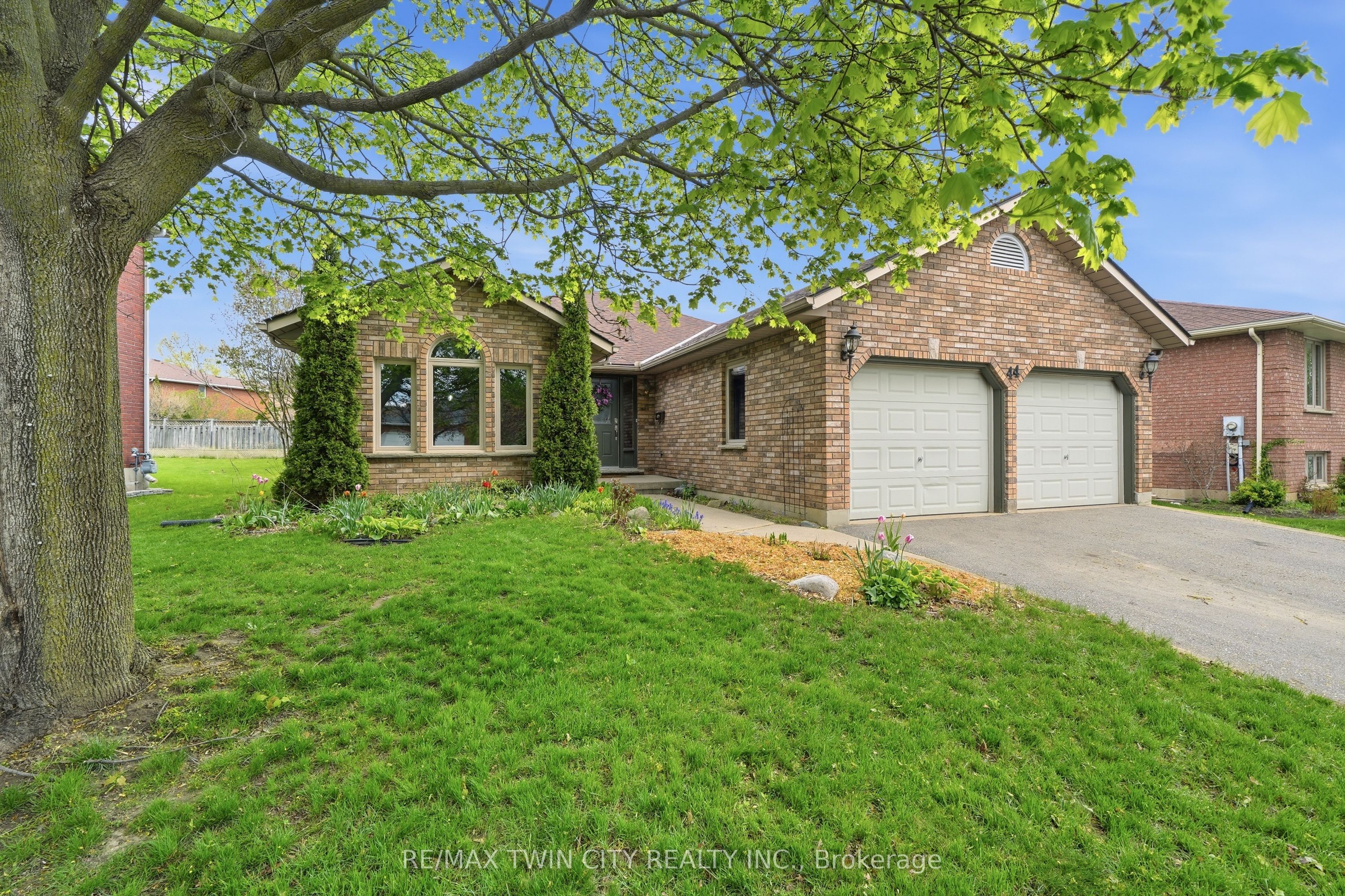 44 Blackfriar Lane, Brantford, On N3r 7l3