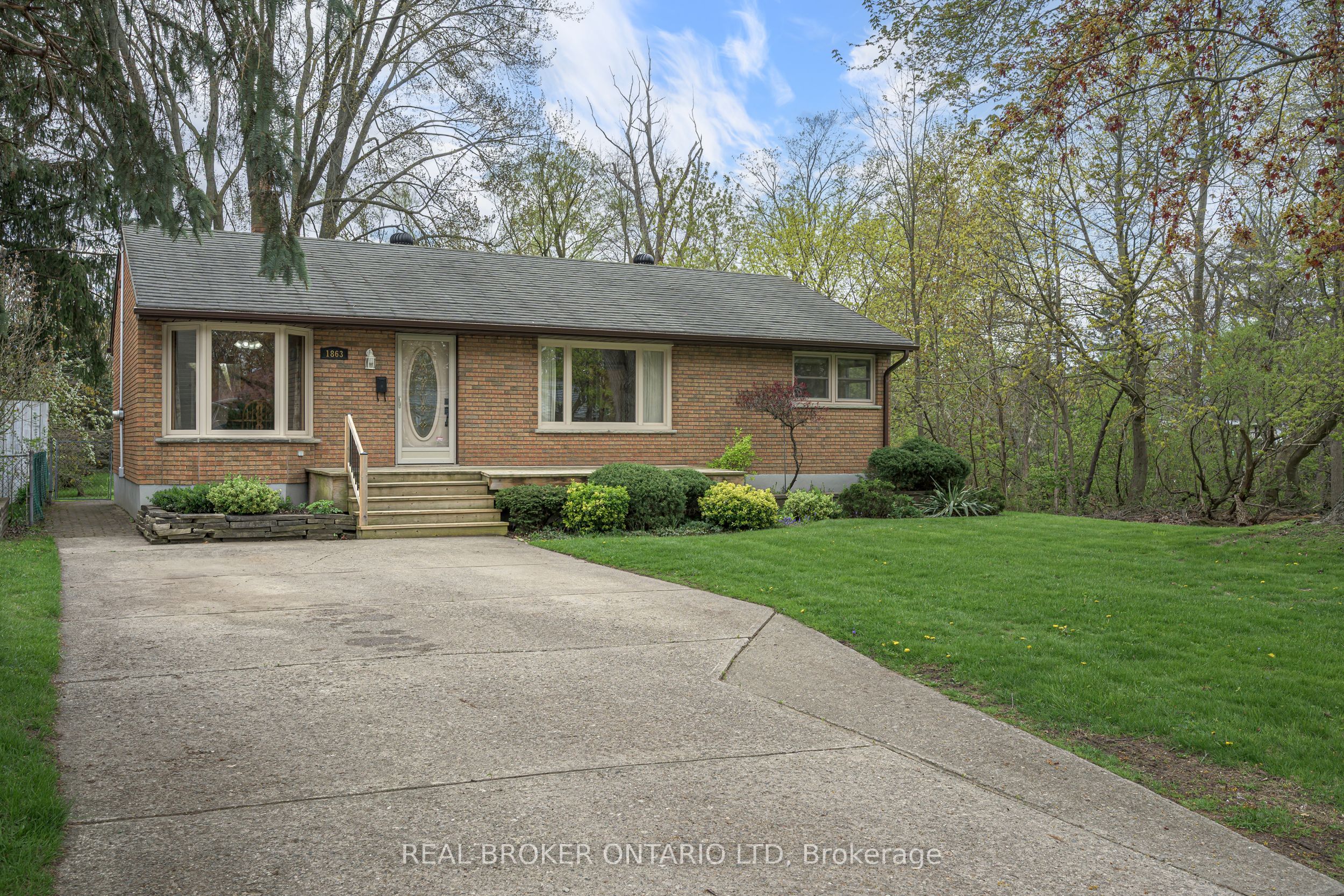 1863 Herbert Avenue, London East, On N5v 2c6