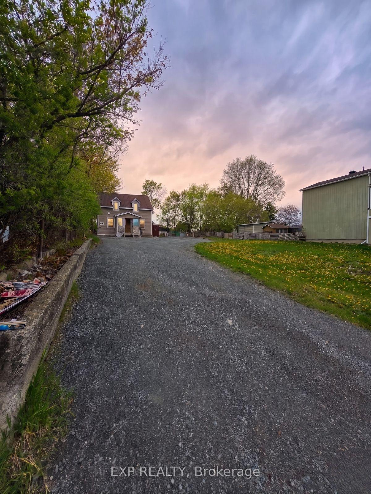 394-406 Regent Street, Hawkesbury, On K6a 1e9