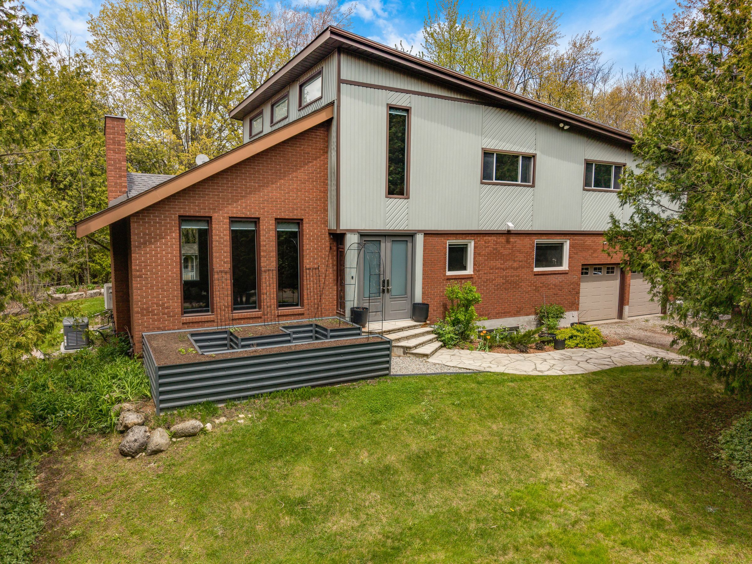 2092 Highway 6, Hamilton, On N0b 2j0