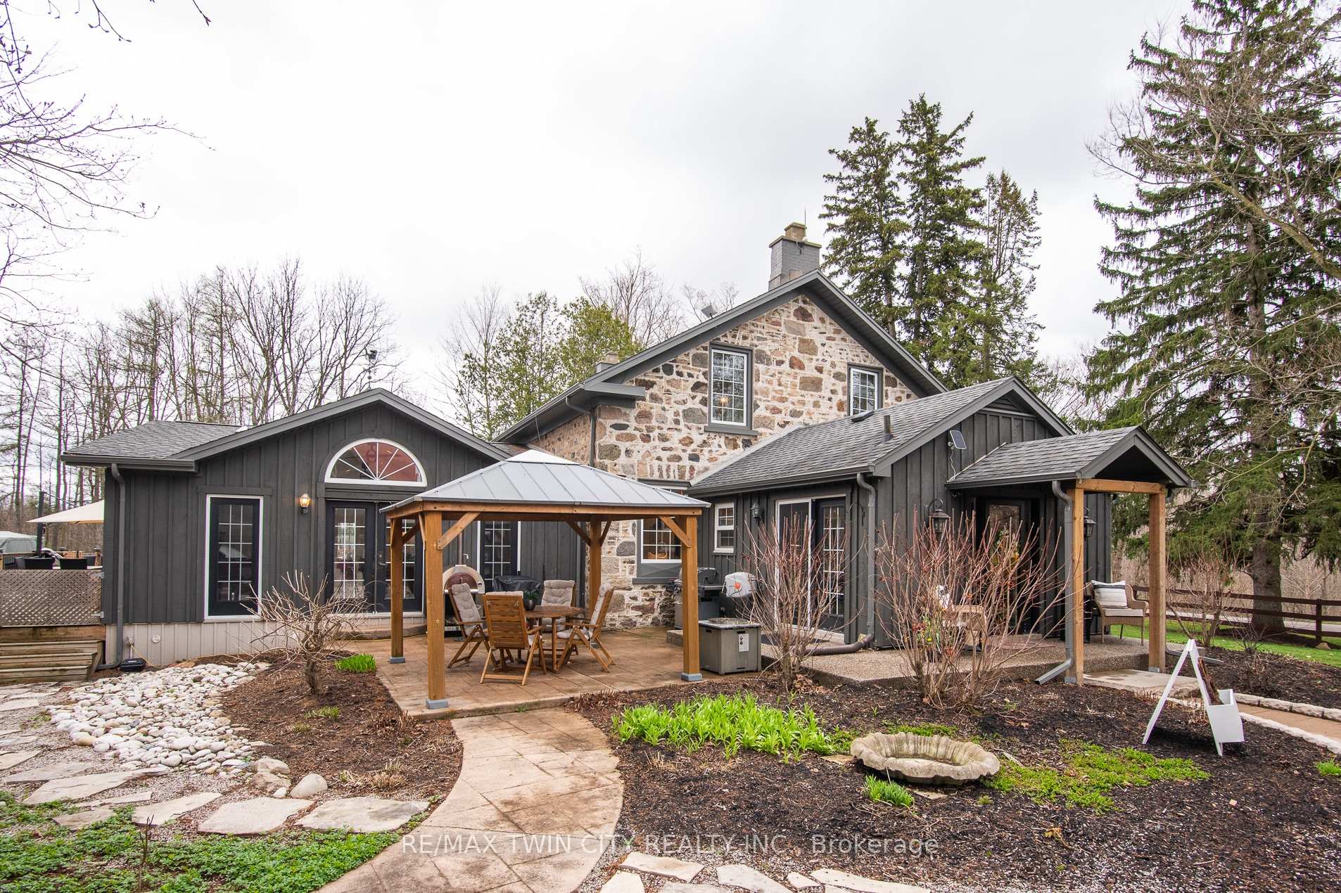 464 Piper Street, North Dumfries, On N0b 1e0