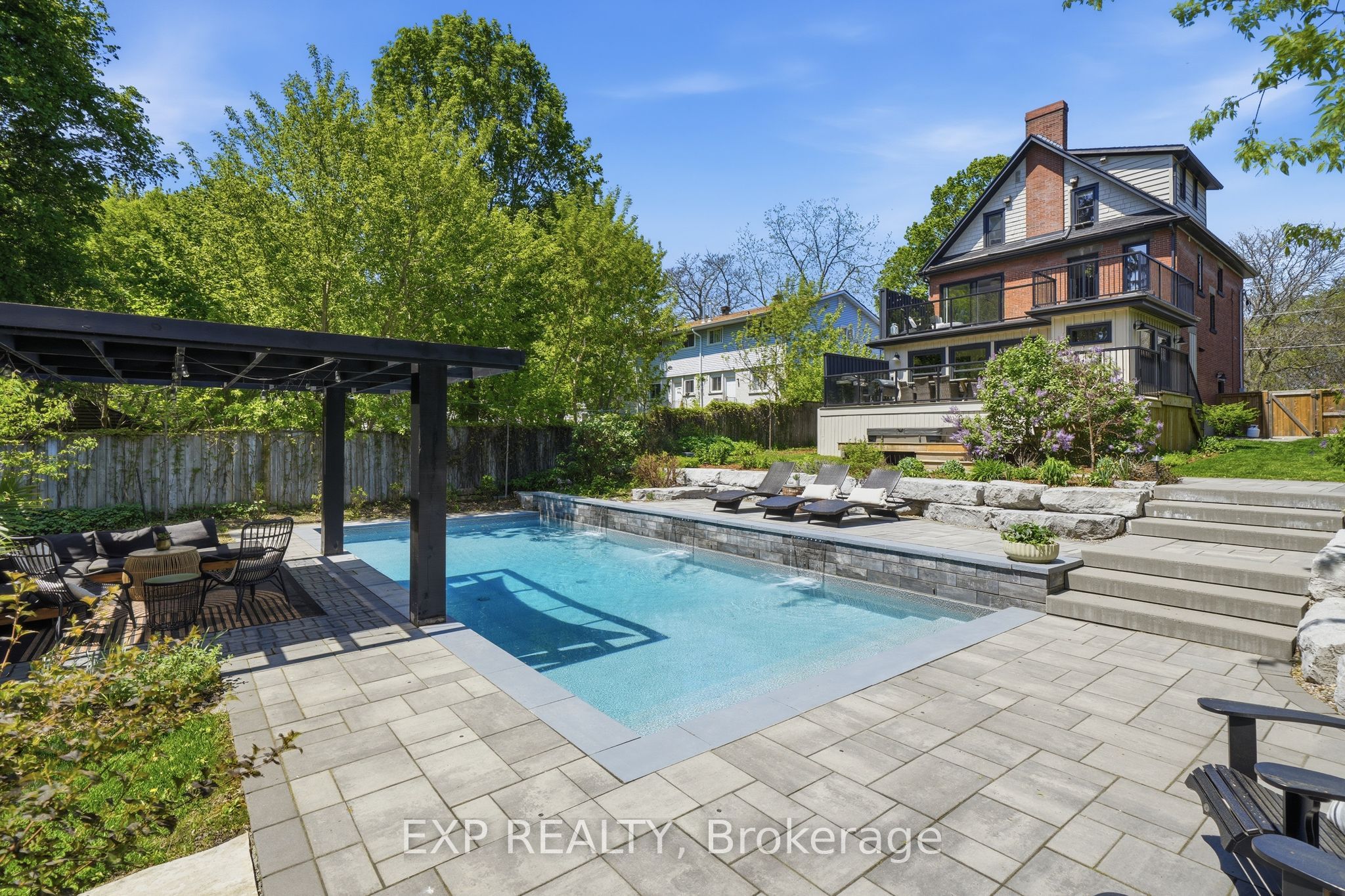 16 Barker Street, Prince Edward County, On K0k 2t0