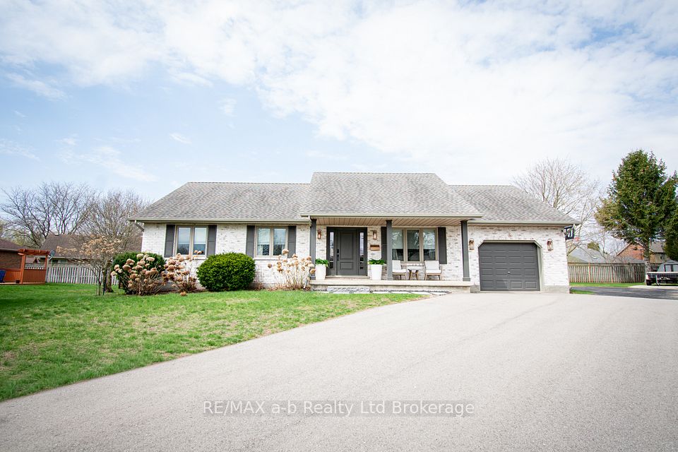 3 Belfast Circle, Tillsonburg, On N4g 5g3