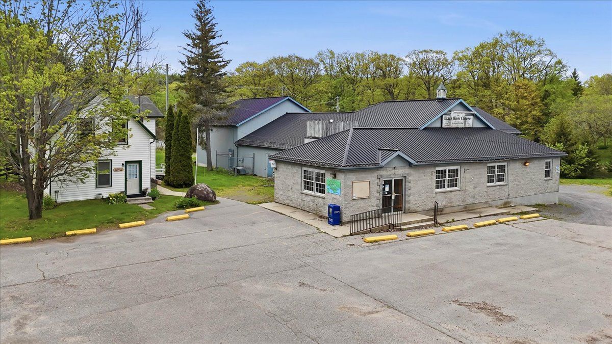 911-913 County Road 13, Prince Edward County, On K0k 2p0