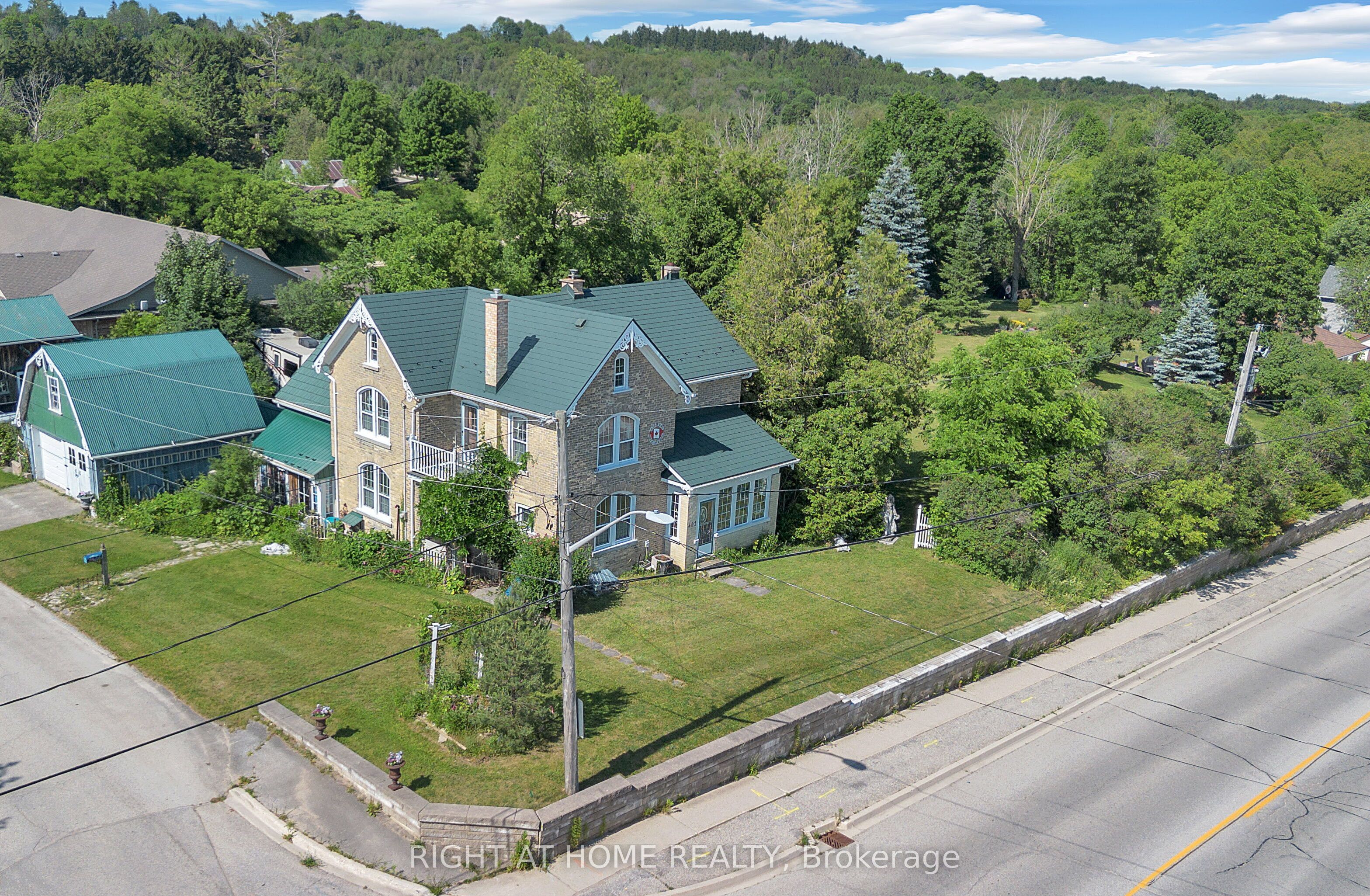 402 Lambton Street E, West Grey, On N0g 1r0