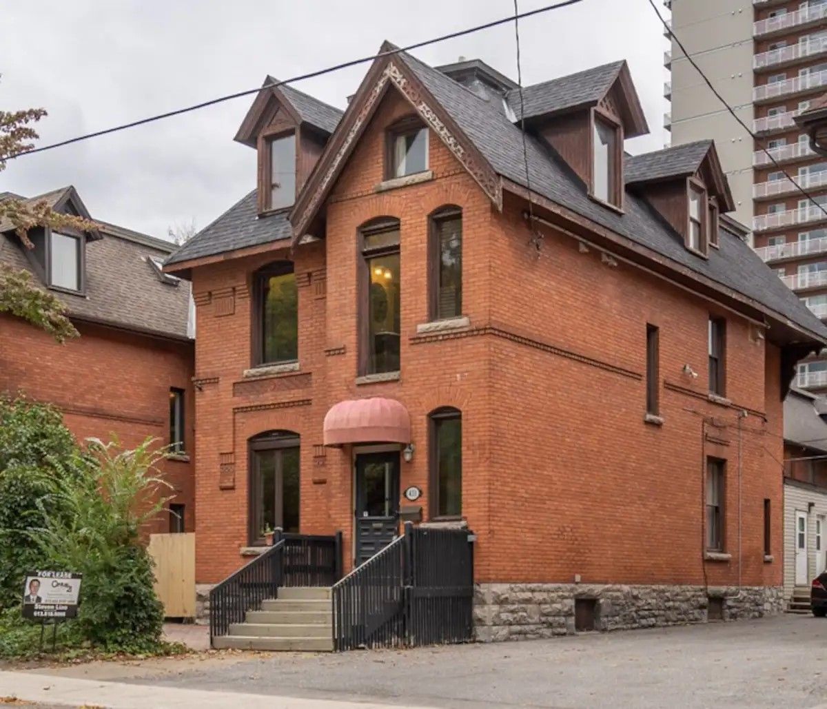 431 Gilmour Street, Ottawa Centre, On K2p 0r5