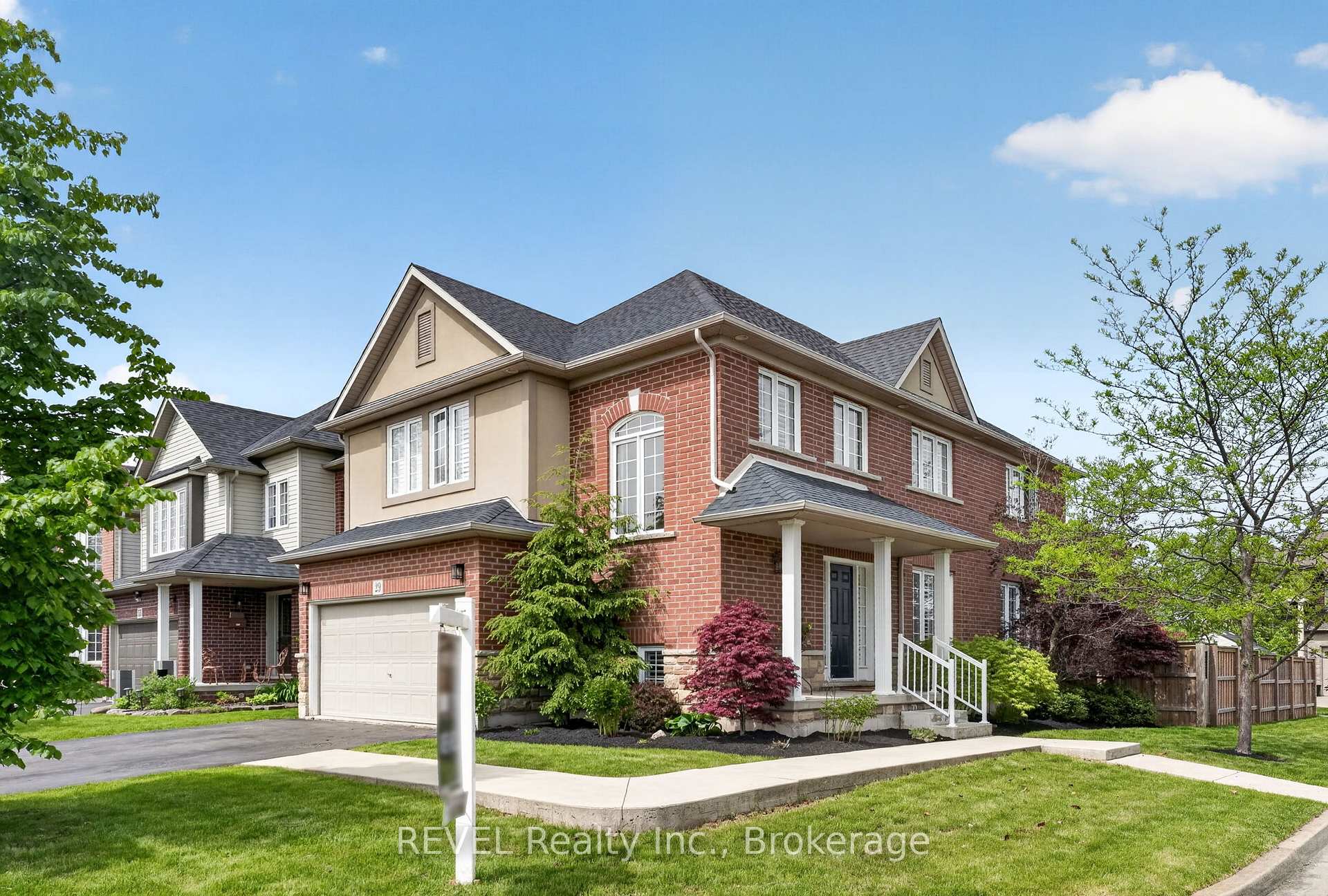 29 Springbreeze Heights, Hamilton, On L8e 0a4