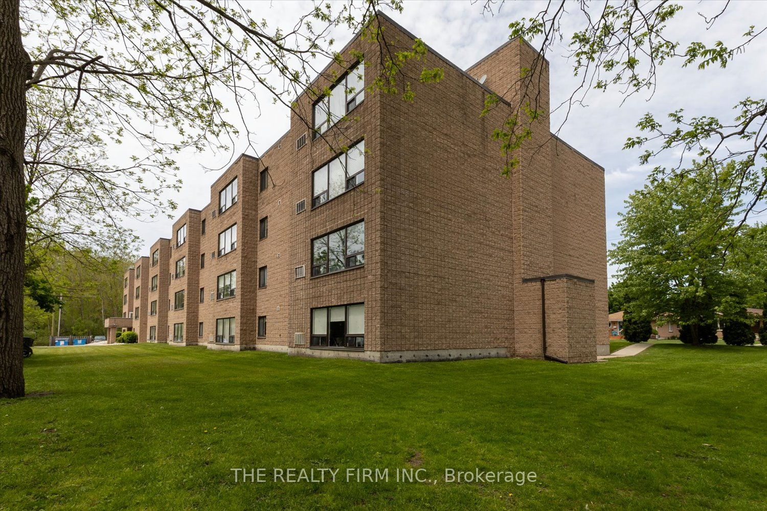 220 Duke Street 207, Strathroy-Caradoc, On N7g 1s3