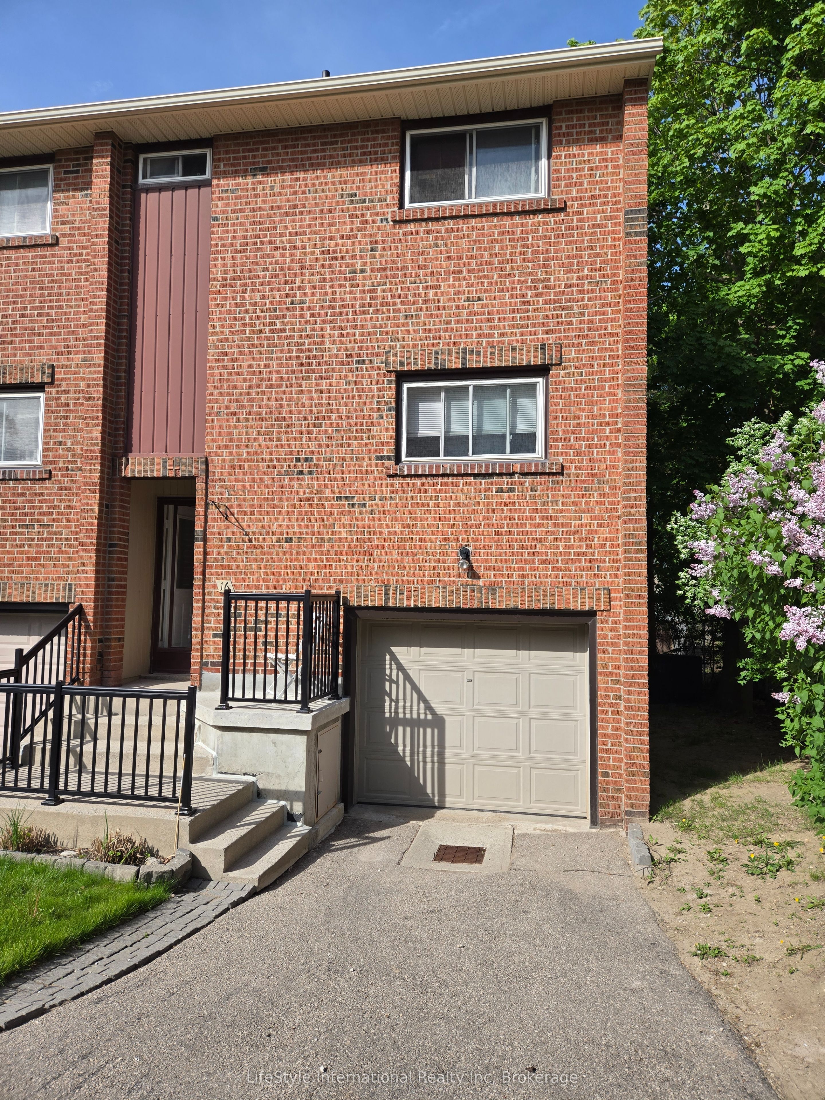 201 Silvercreek Parkway N 16, Guelph, On N1h 3t4