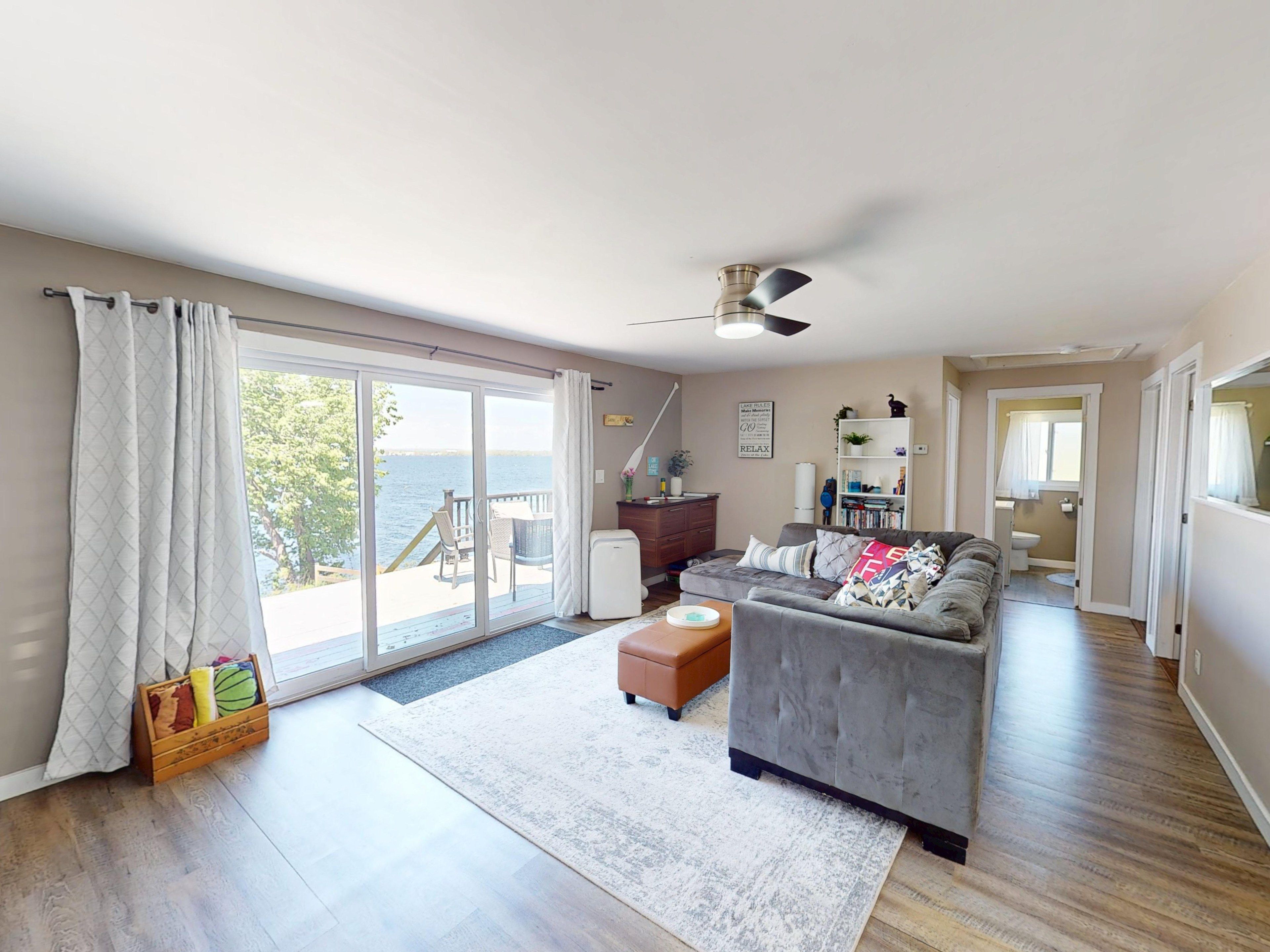 20 Bonter'S Lane, Prince Edward County, On K0k 1l0