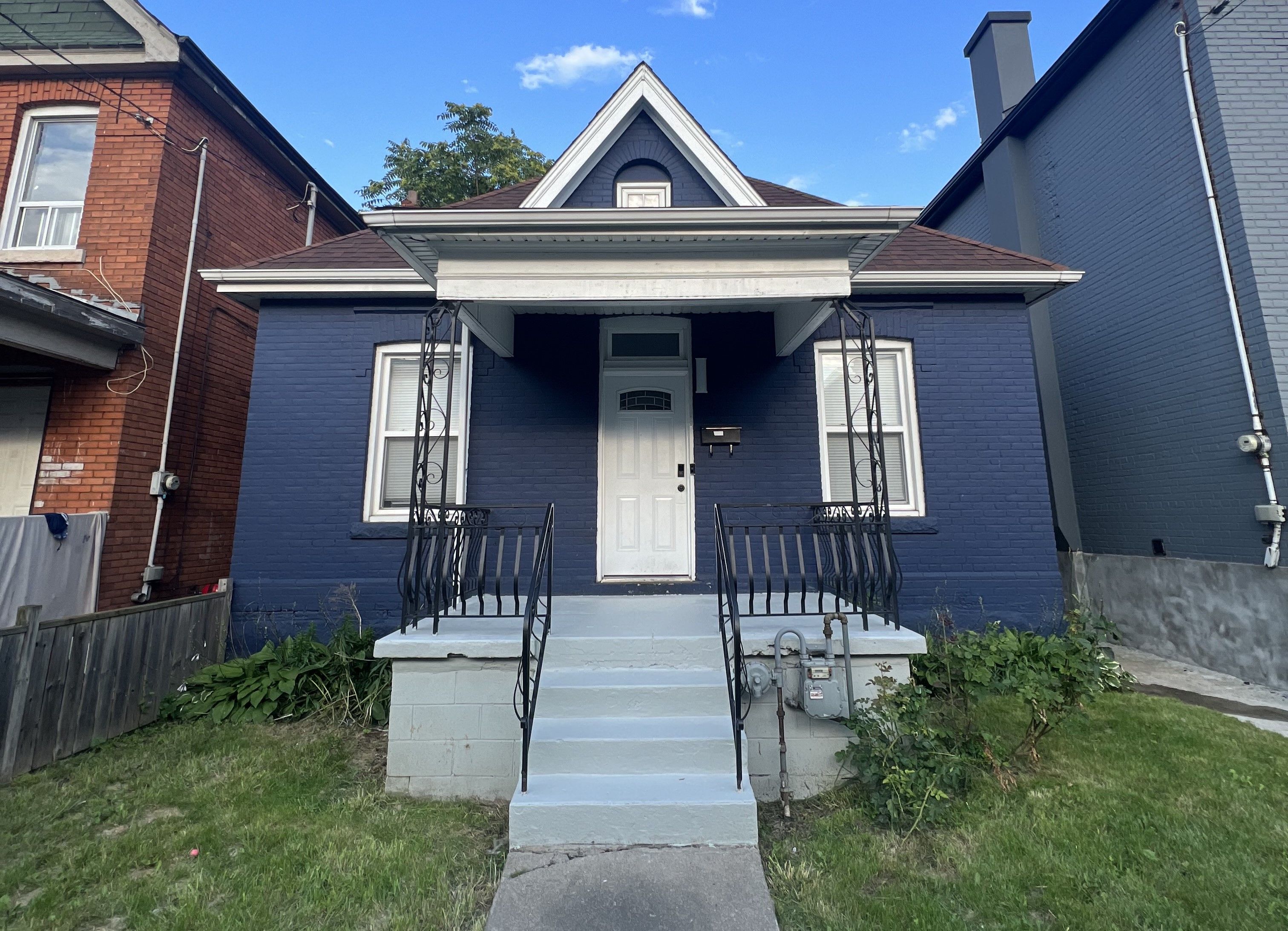 44 Madison Avenue, Hamilton, On L8l 5y1