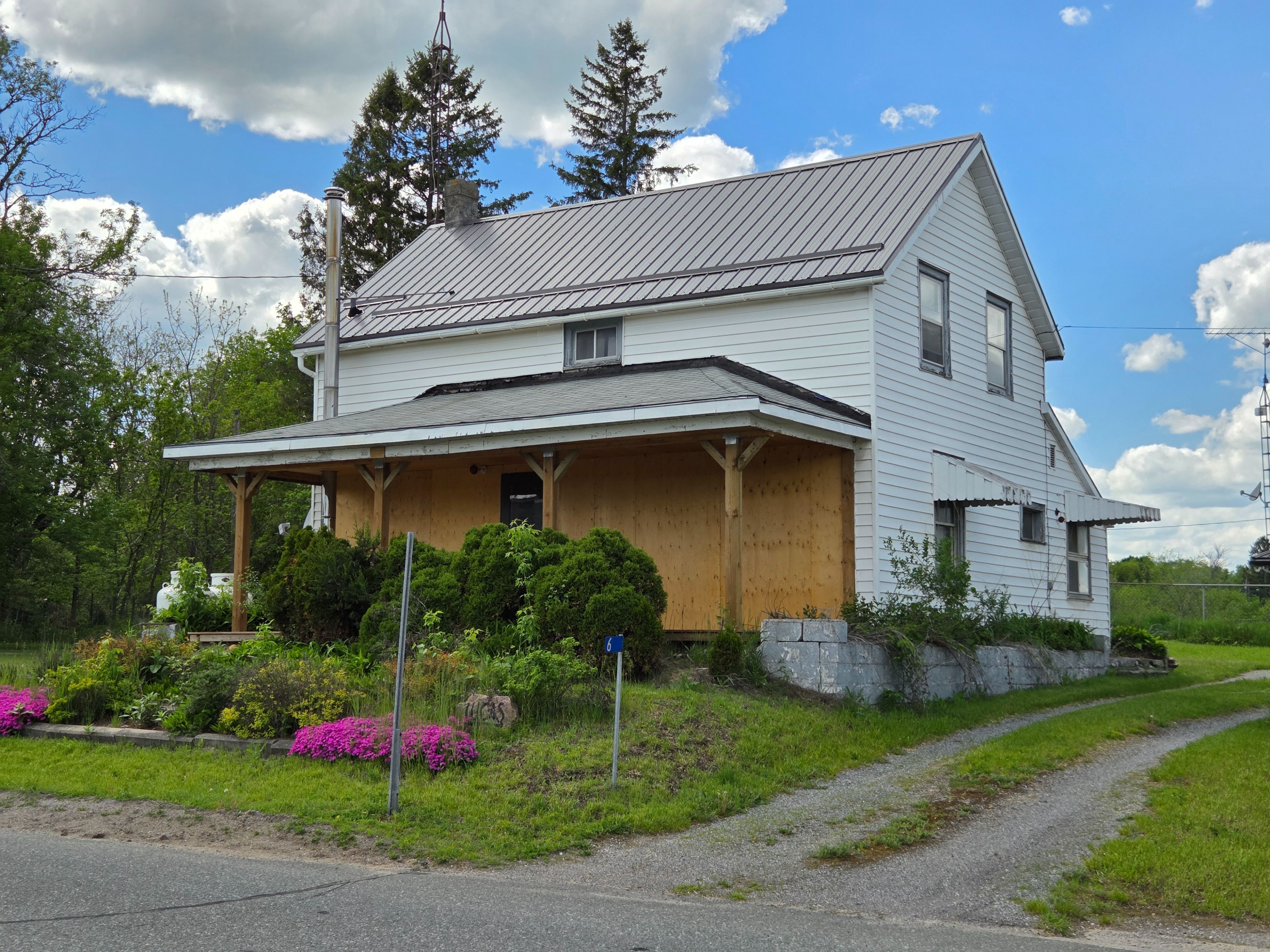 6 W Thomas Street, Tweed, On K0k 3h0