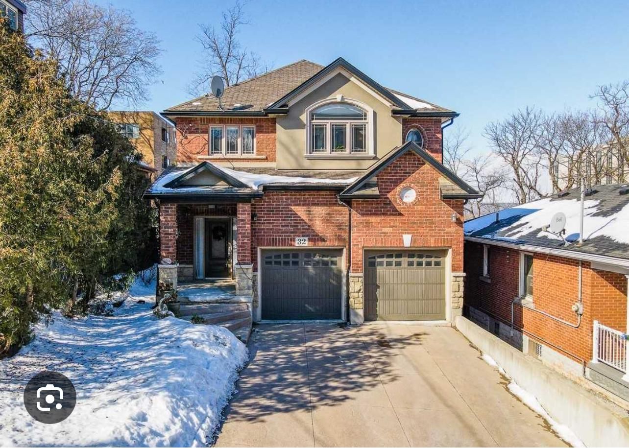 32 Mountwood Avenue, Hamilton, On L8n 2g9