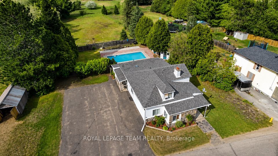26 Lane Street, Madawaska Valley, On K0j 1b0