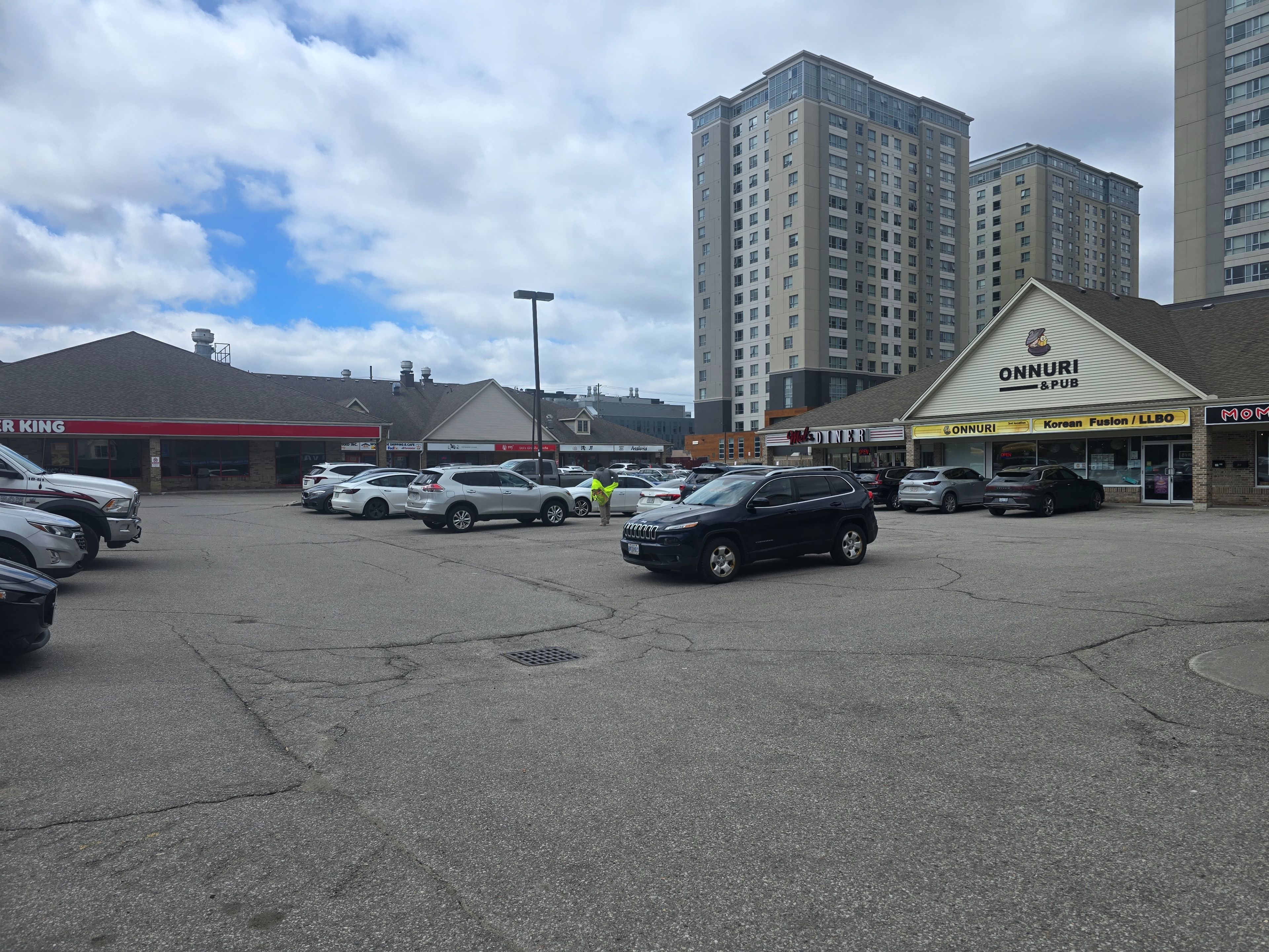 140 University Avenue W 6b, Waterloo, On N2l 6j3