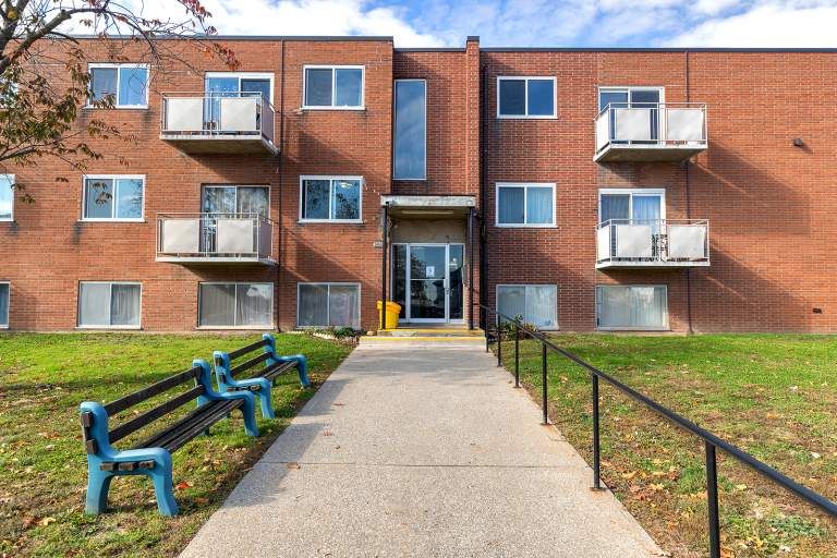 3815 Portage Road 3, Niagara Falls, On L2j 2l1