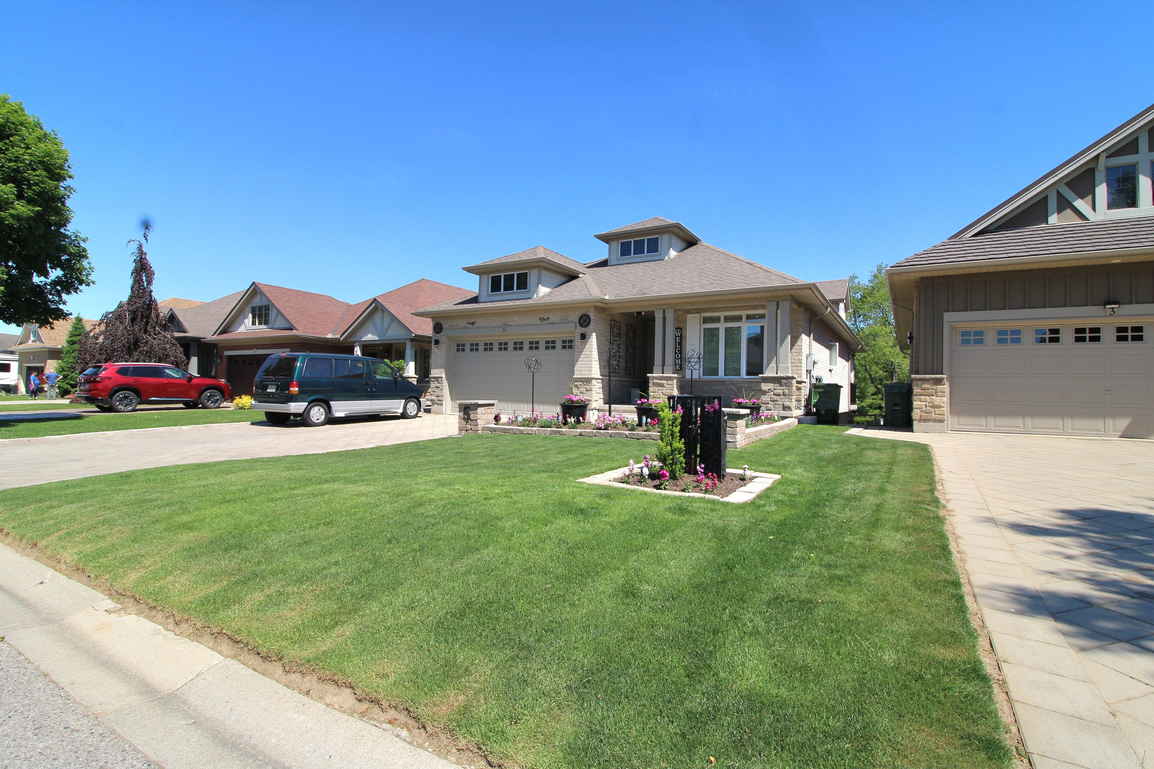 5 Cherry Blossom Lane, St. Thomas, On N5r 1l2