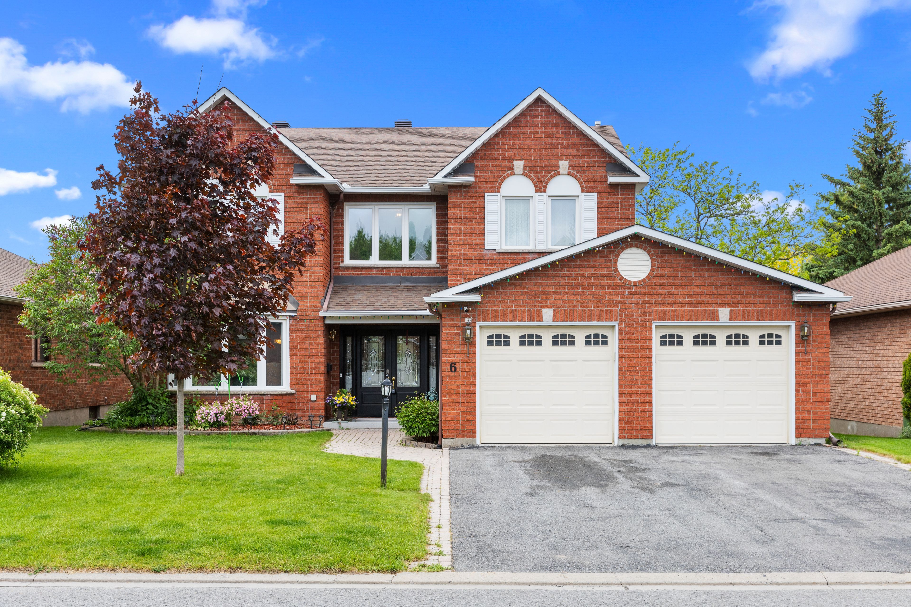 6 Zokol Crescent, Kanata, On K2k 2k5