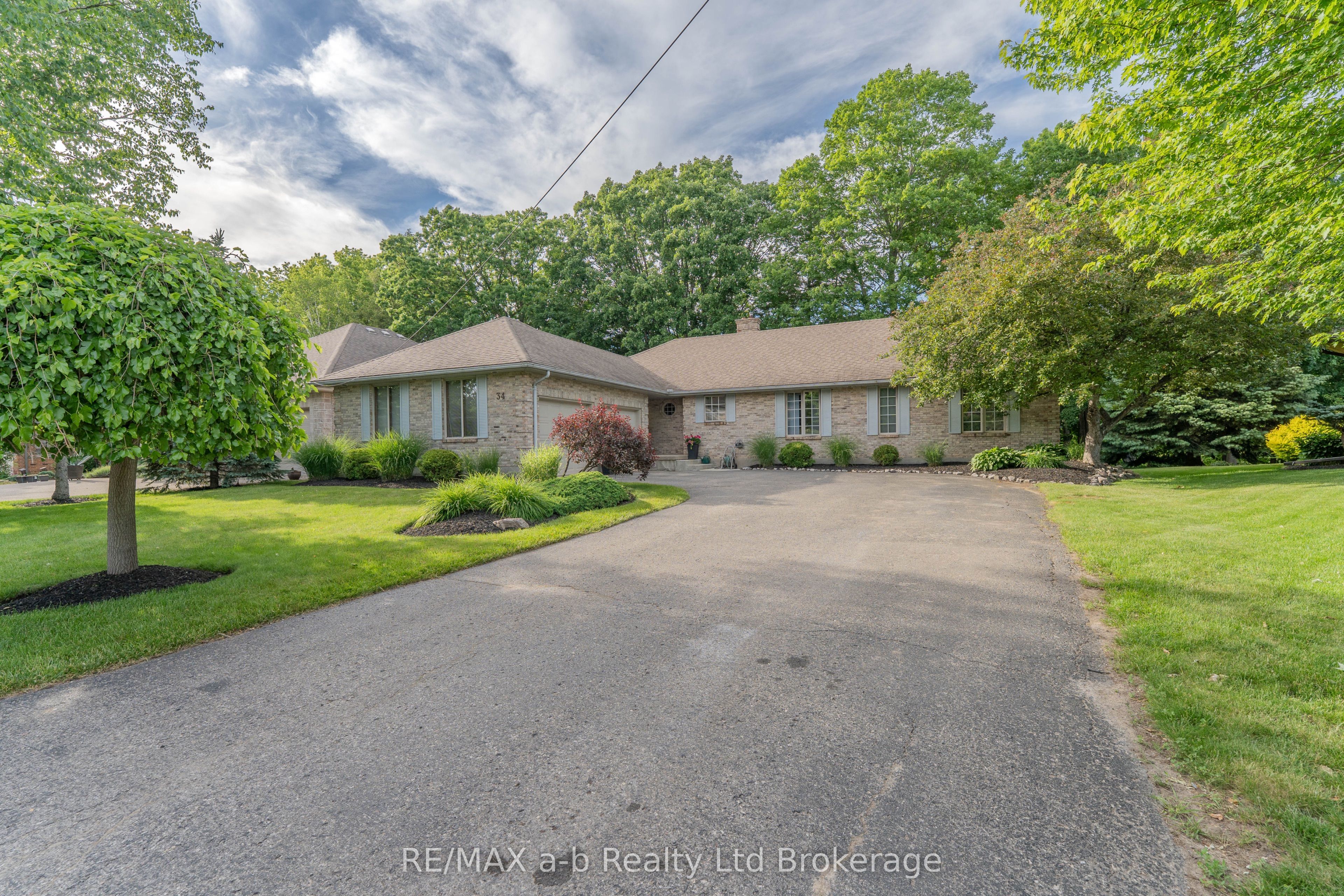 34 Lorraine Avenue, Tillsonburg, On N4g 4v3
