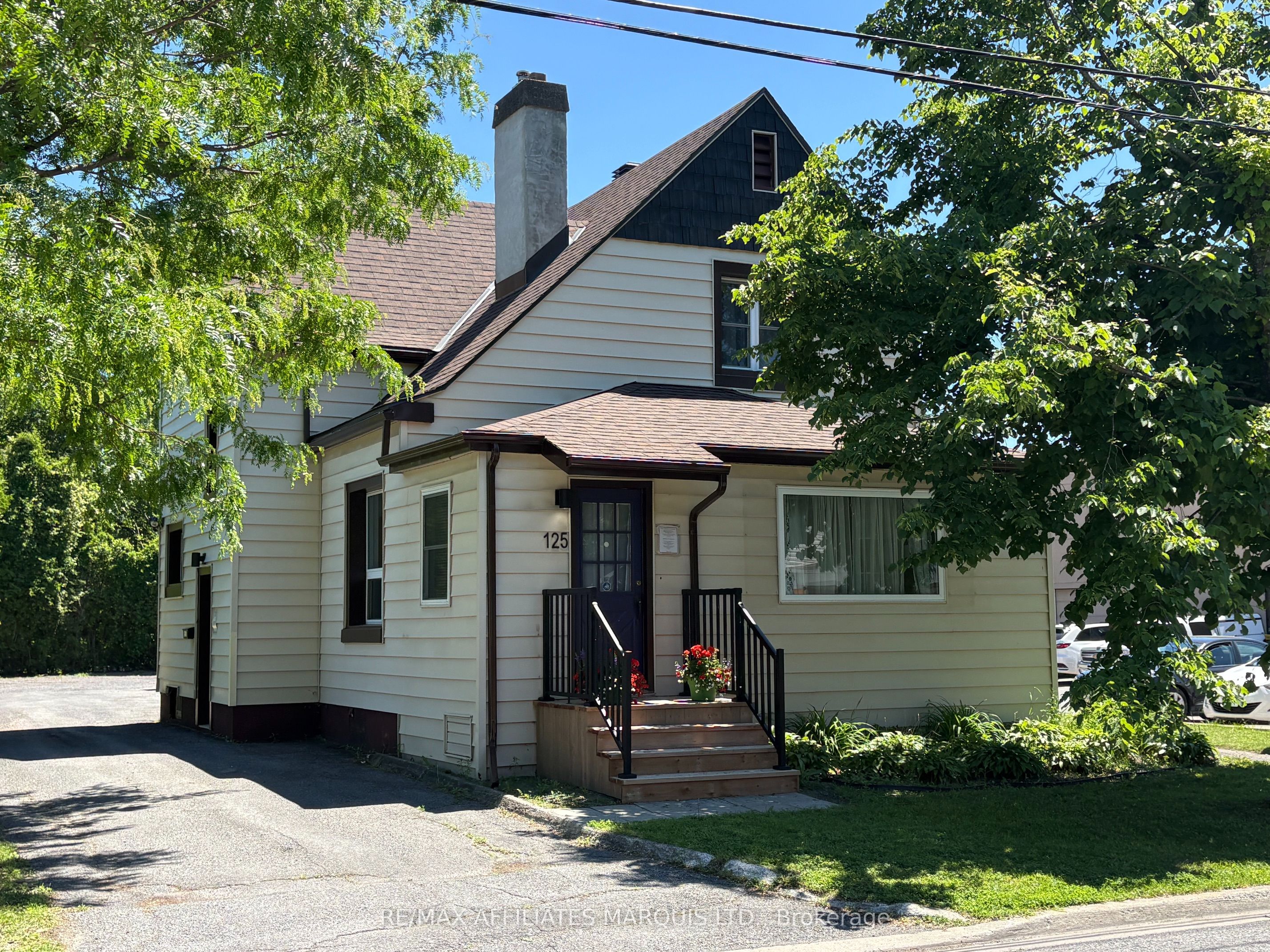 123-125 Amelia Street, Cornwall, On K6h 3p1
