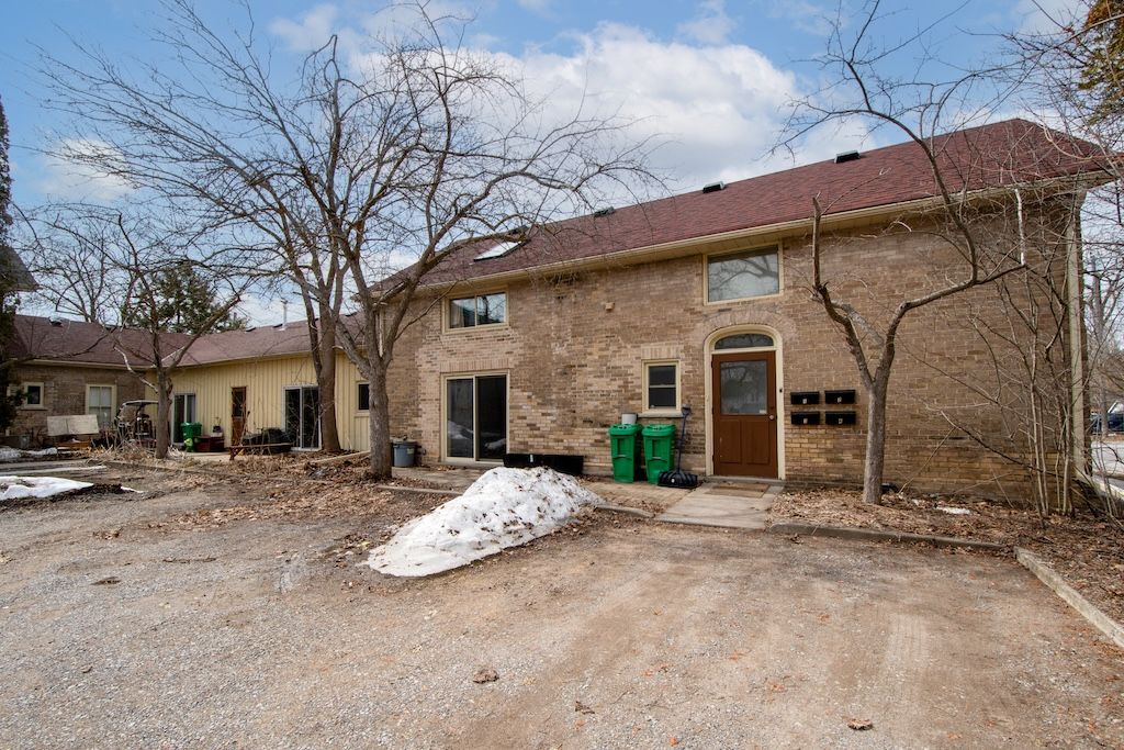 11 Argyle Street, Peterborough, On K9h 7m2