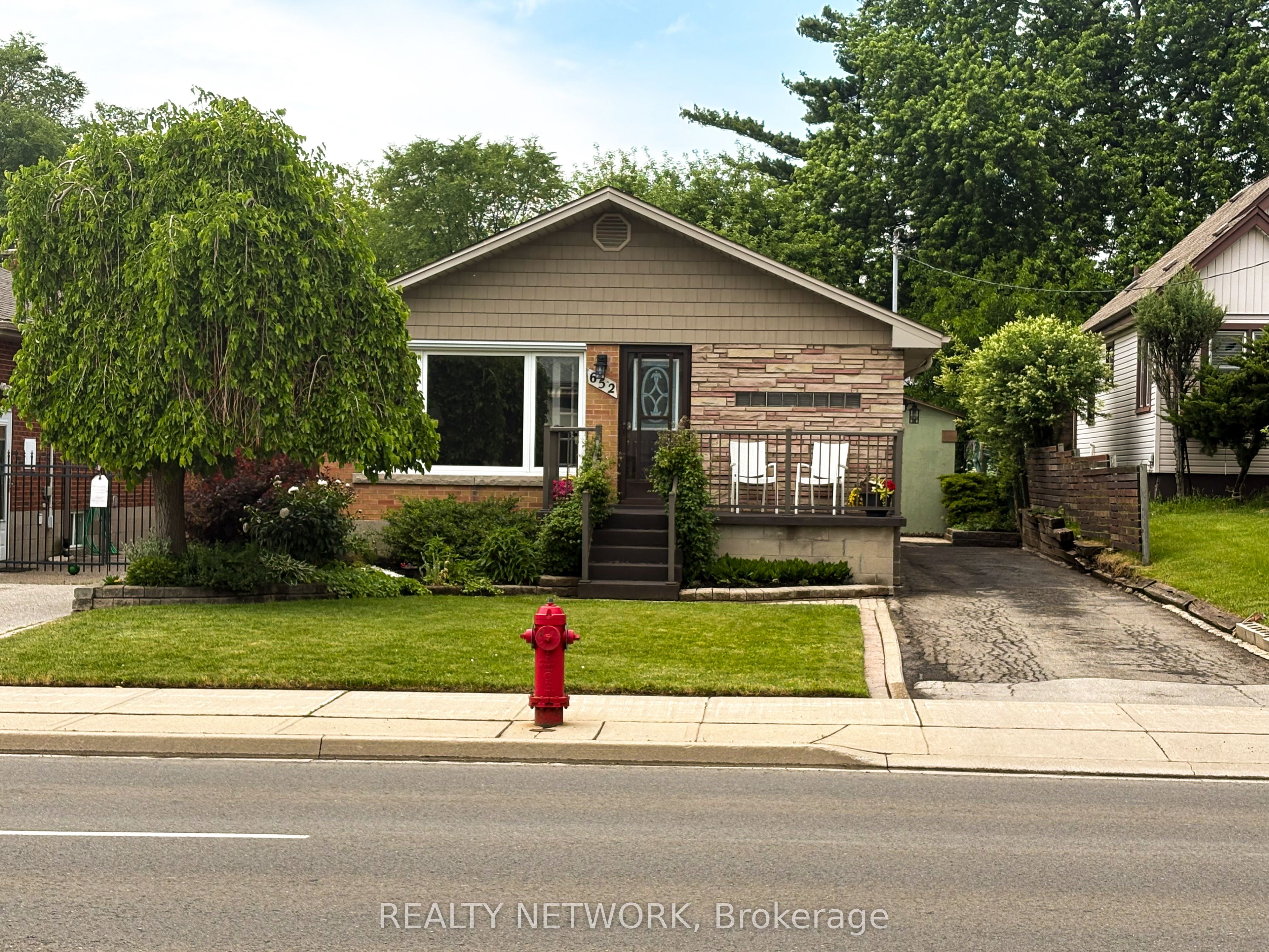 652 Upper Wentworth Street, Hamilton, On L9a 4v3