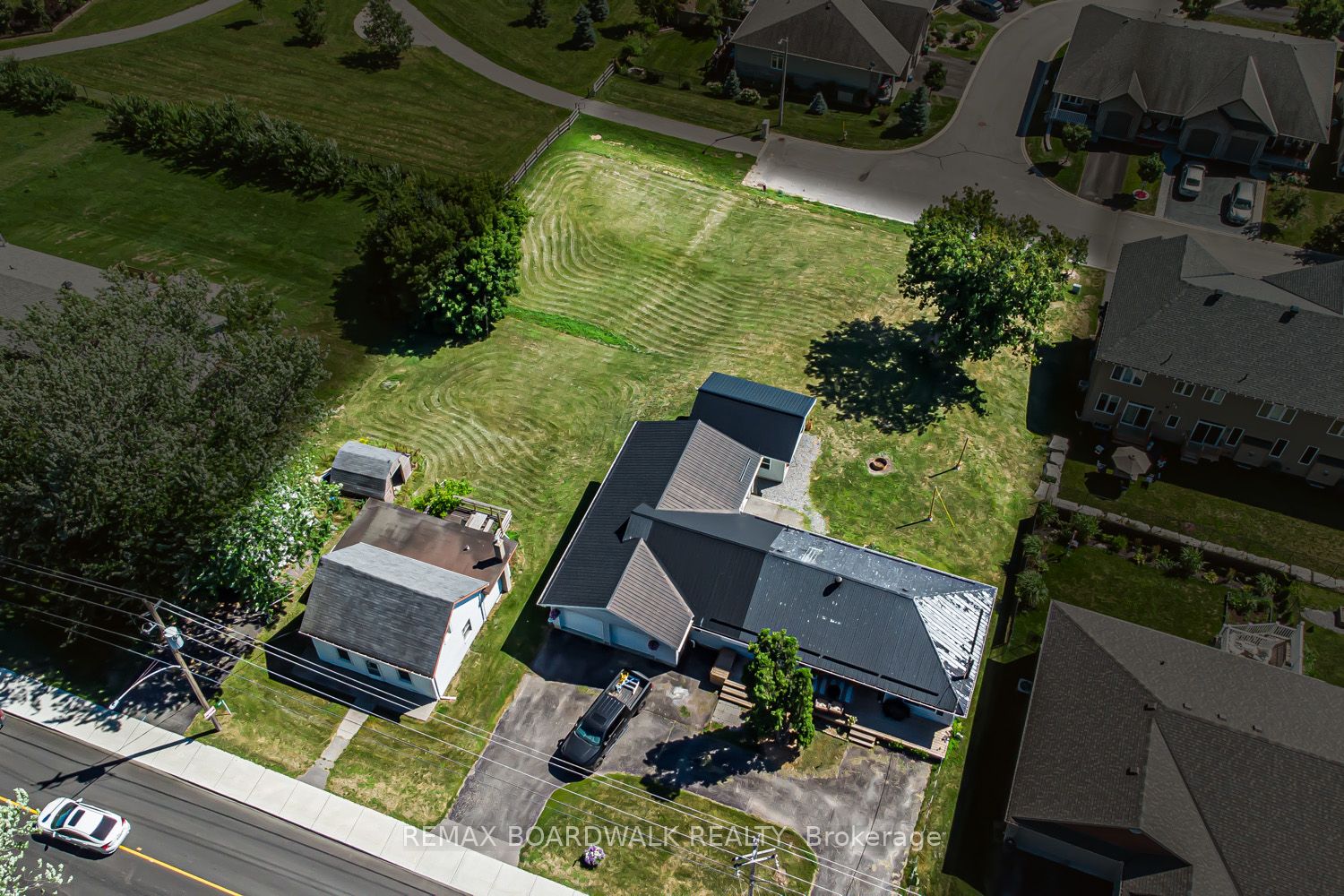 303-307 Donald B Munro Drive, Carp - Huntley Ward, On K0a 1l0