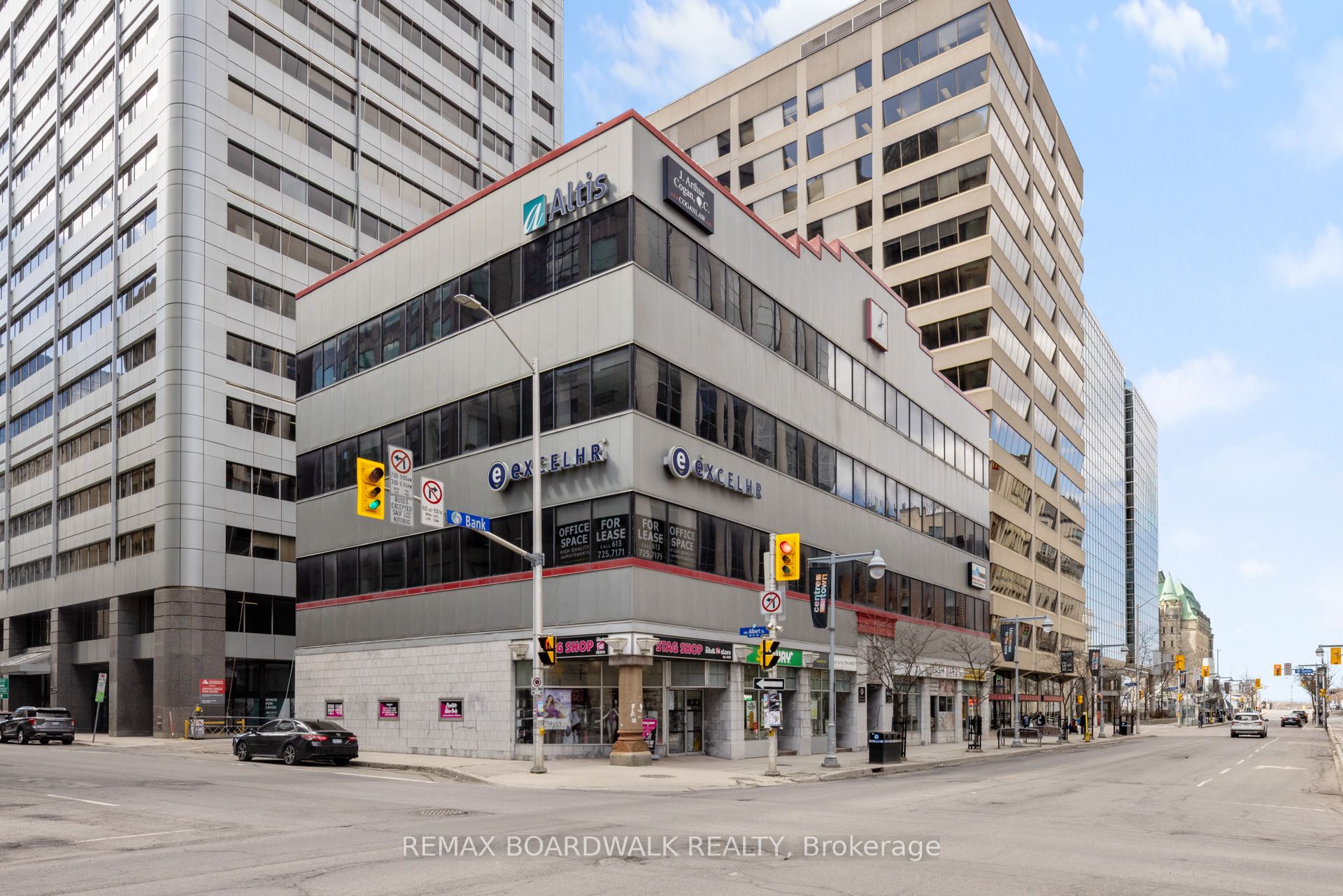 102 Bank Street 3, Ottawa Centre, On K1p 5n4