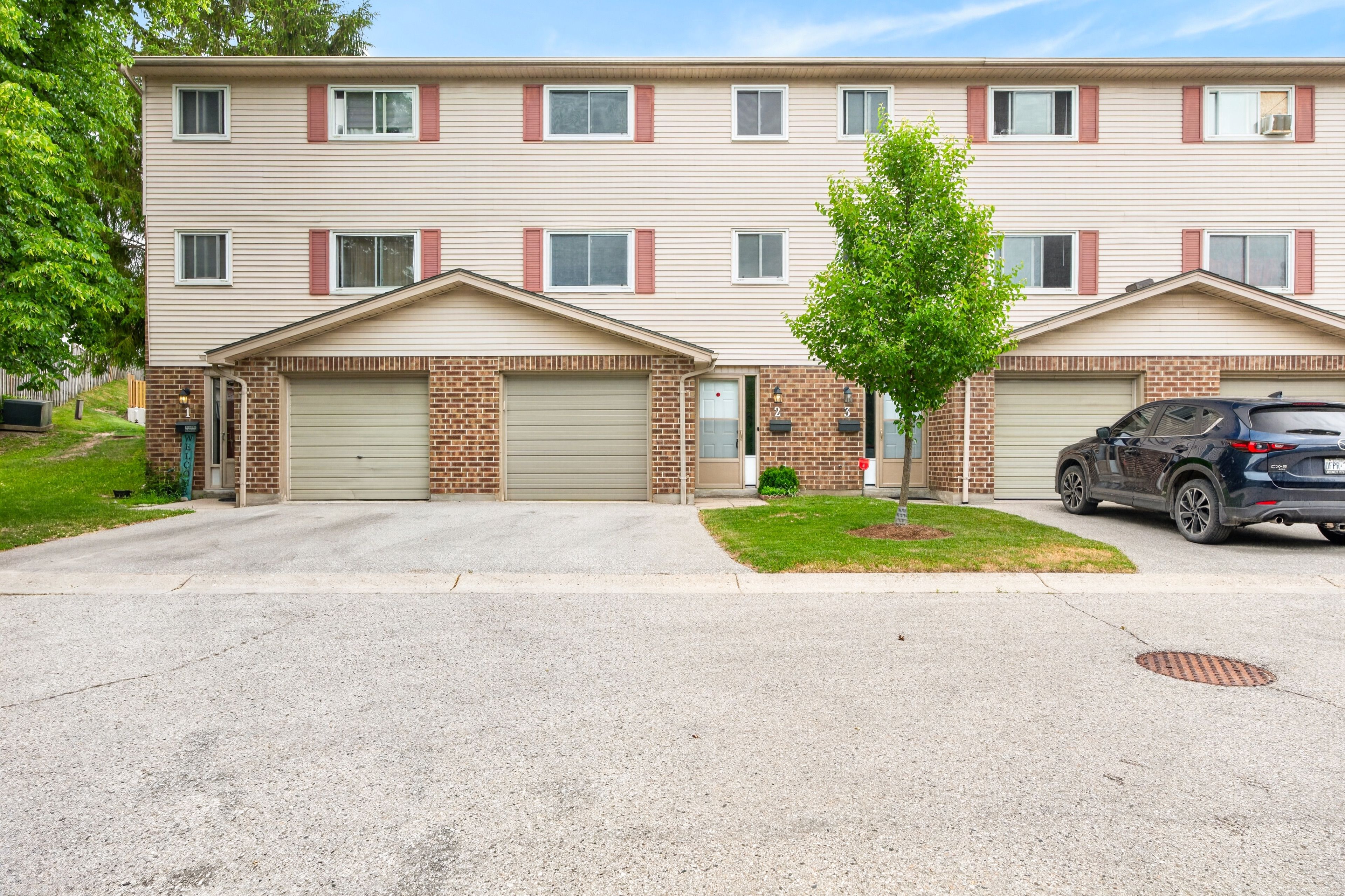 450 Pond Mills Road 2, London South, On N5z 4x2
